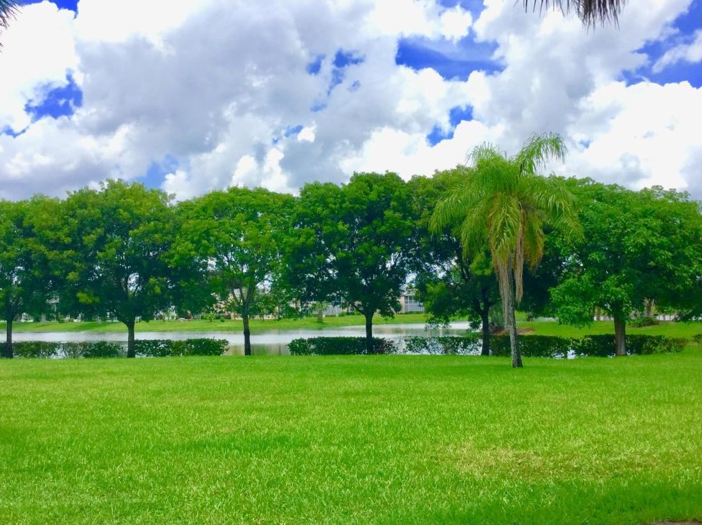 103 Sheffield, West Palm Beach FL  33417-1528 exterior