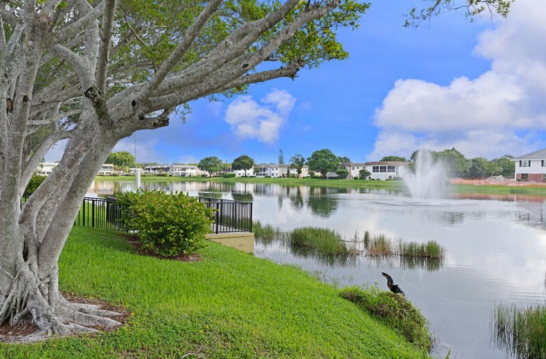 103 Sheffield, West Palm Beach FL  33417-1528 exterior
