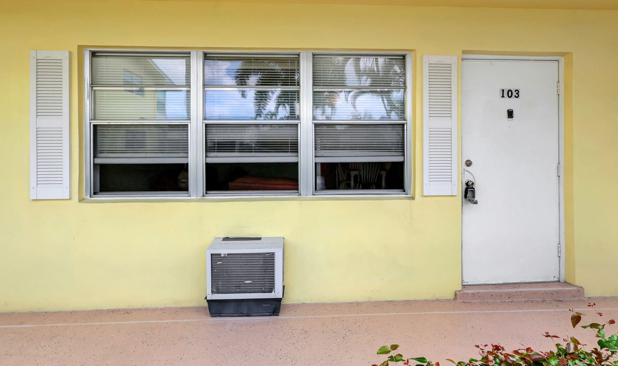 103 Sheffield, West Palm Beach FL  33417-1528 exterior