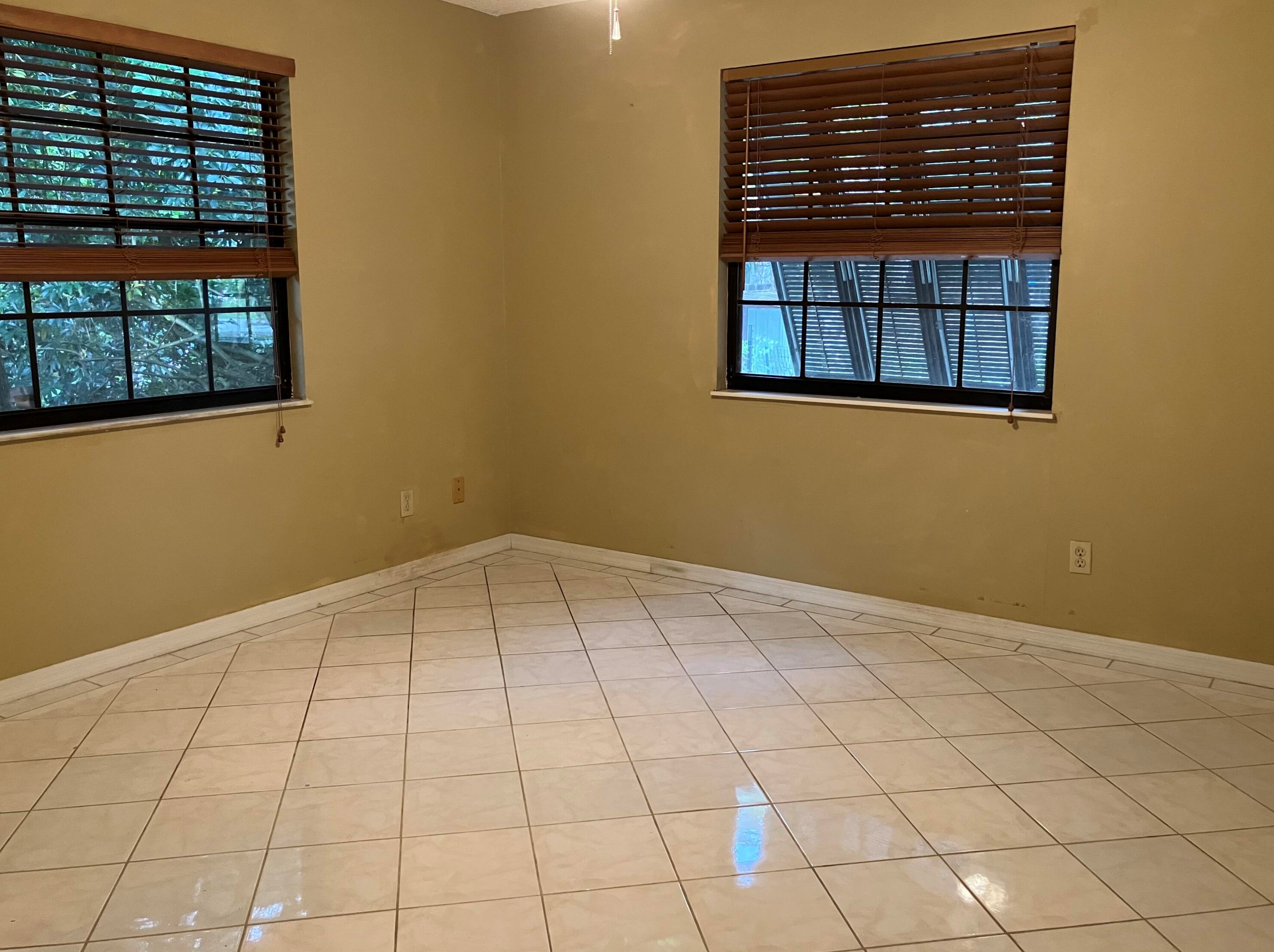 8925 22nd St, Vero Beach FL  32966-5097 exterior
