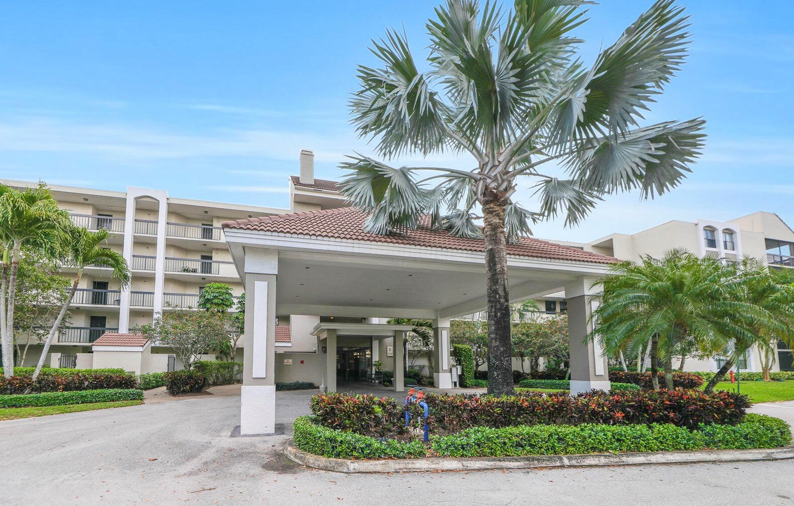 1915 Lavers Cir, Delray Beach FL  33444-7800 exterior