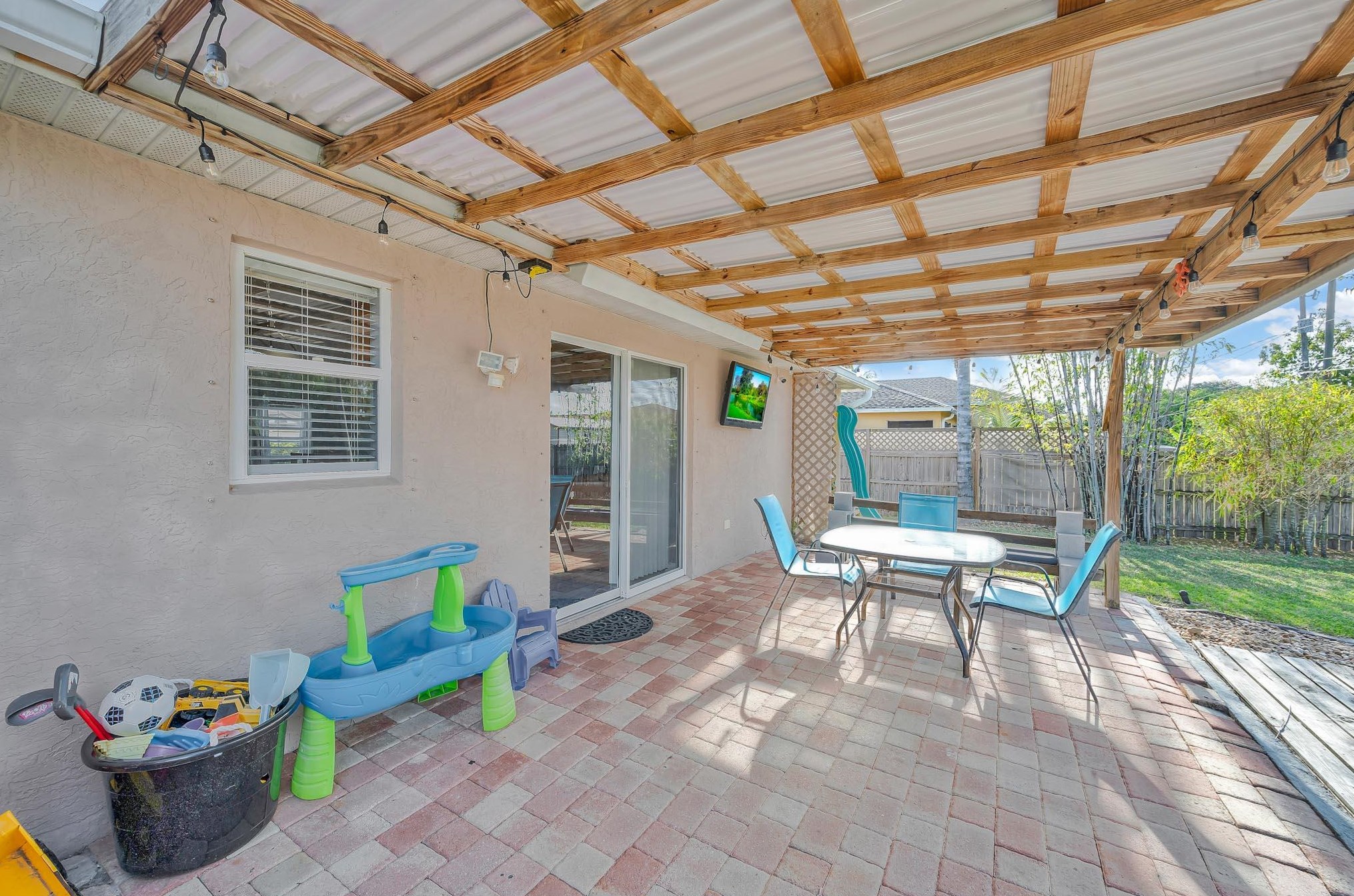 671 Hoffenberg Ave, Fort Pierce FL  34953-7625 exterior