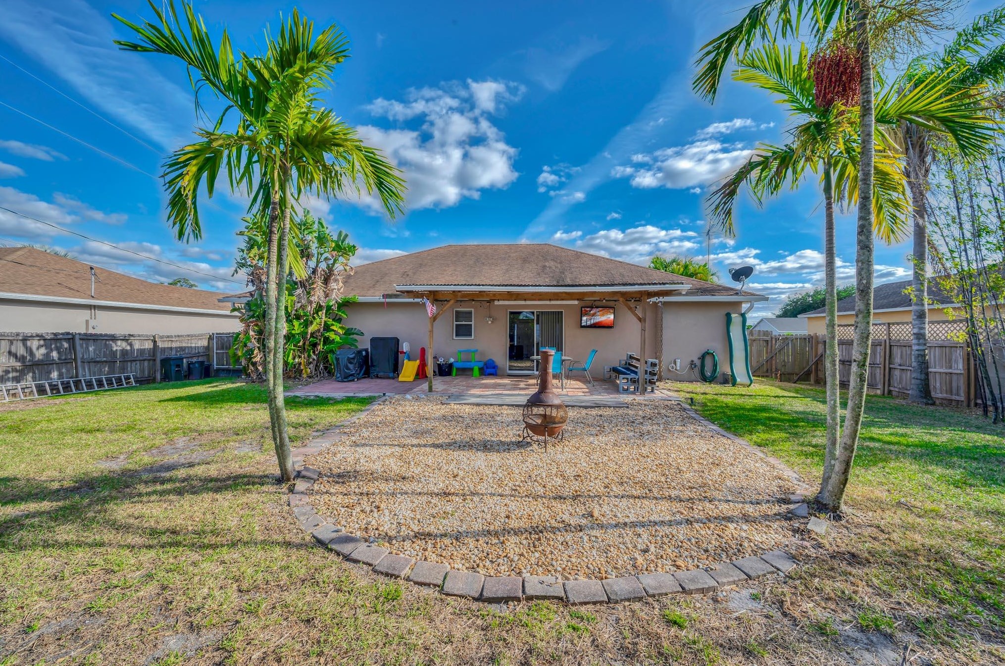 671 Hoffenberg Ave, Fort Pierce FL  34953-7625 exterior