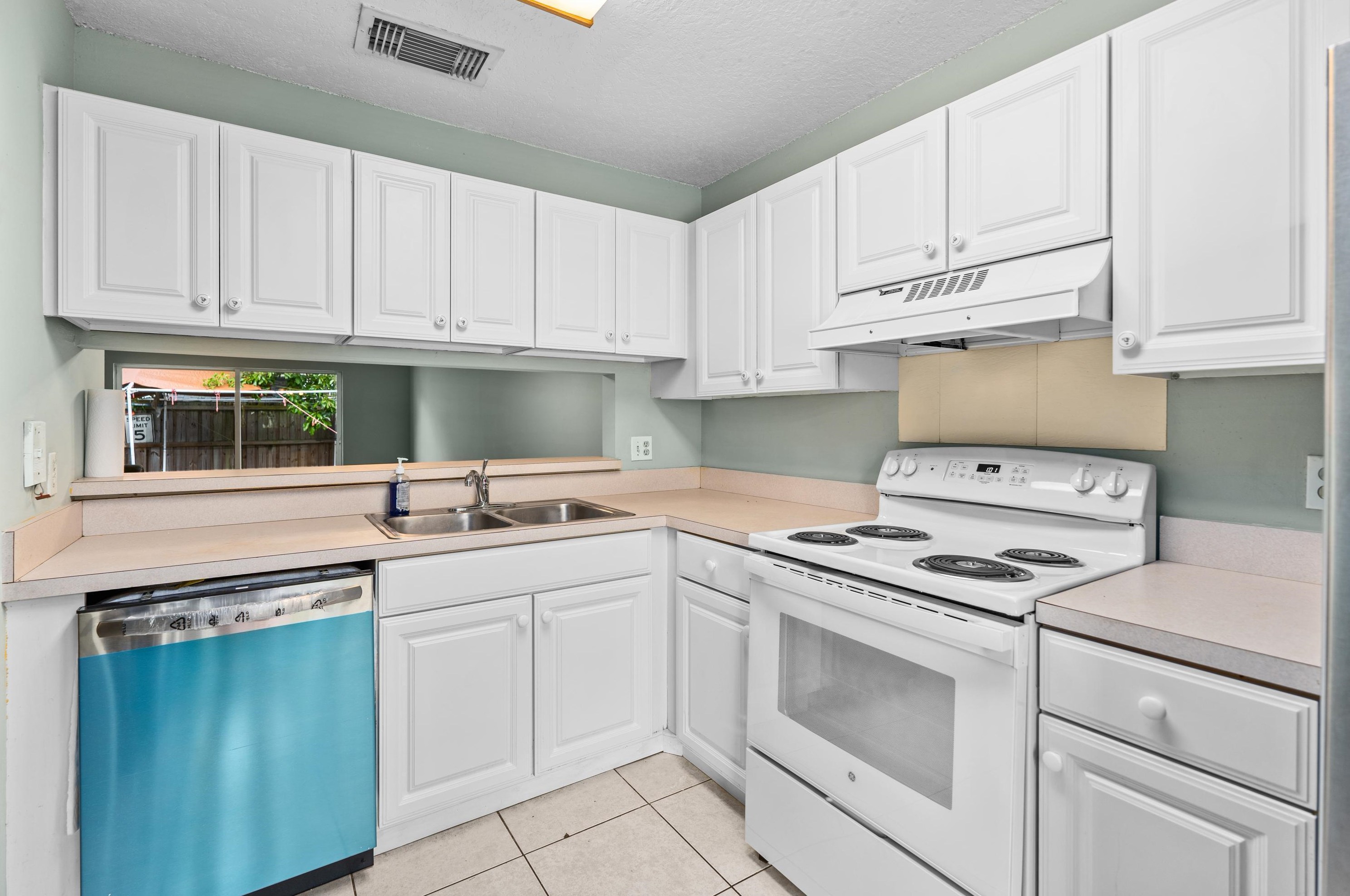 252 Palmetto Ct, Jupiter FL 33458-8803 exterior