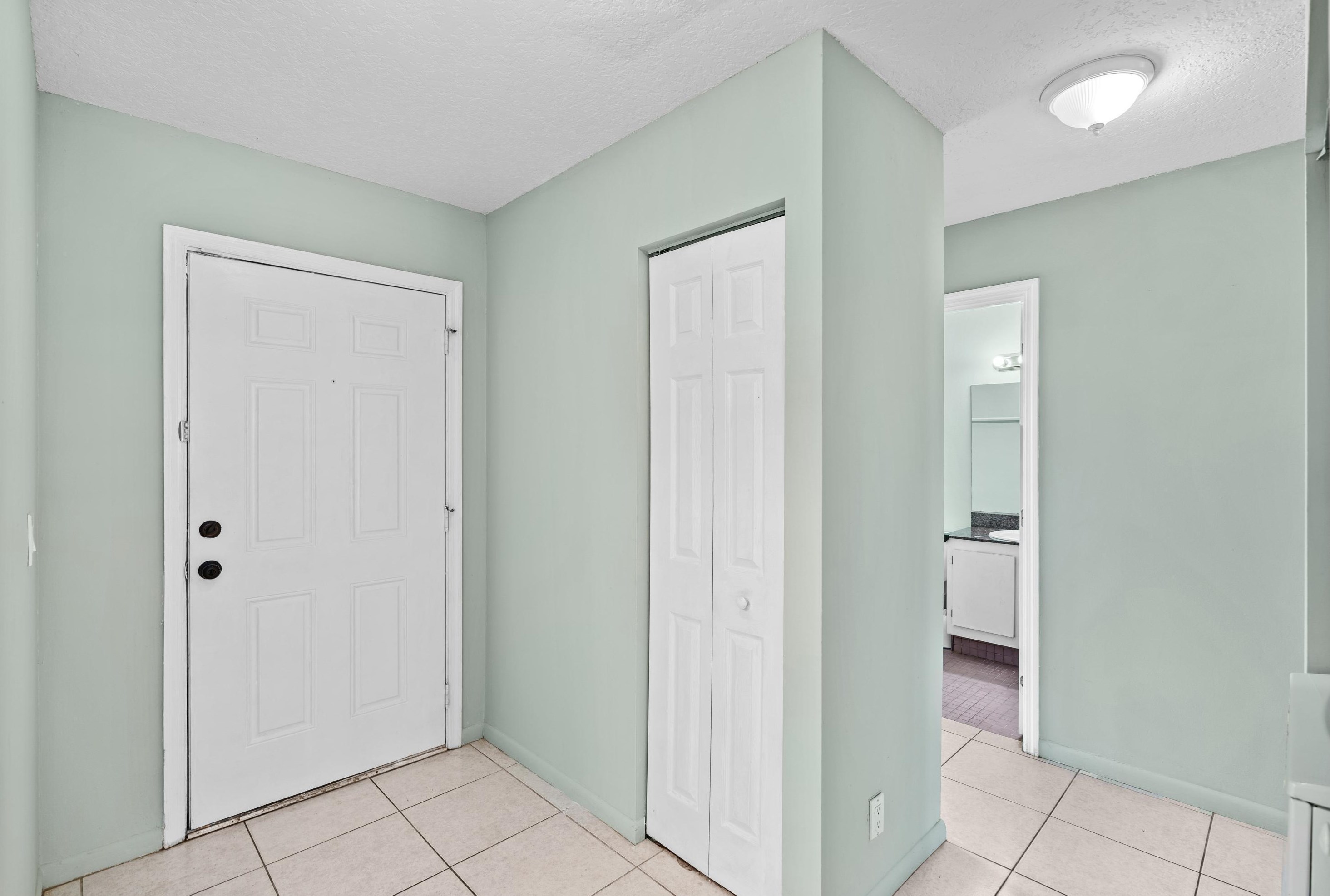 252 Palmetto Ct, Jupiter FL 33458-8803 exterior