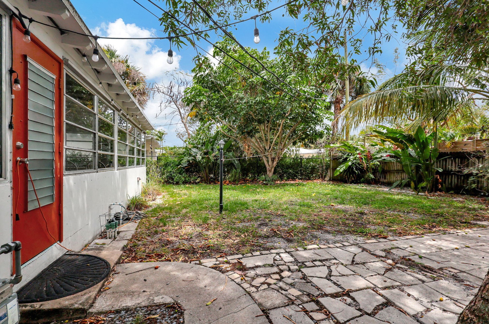 211 Princeton Dr, Lake Worth FL 33460-6237 exterior