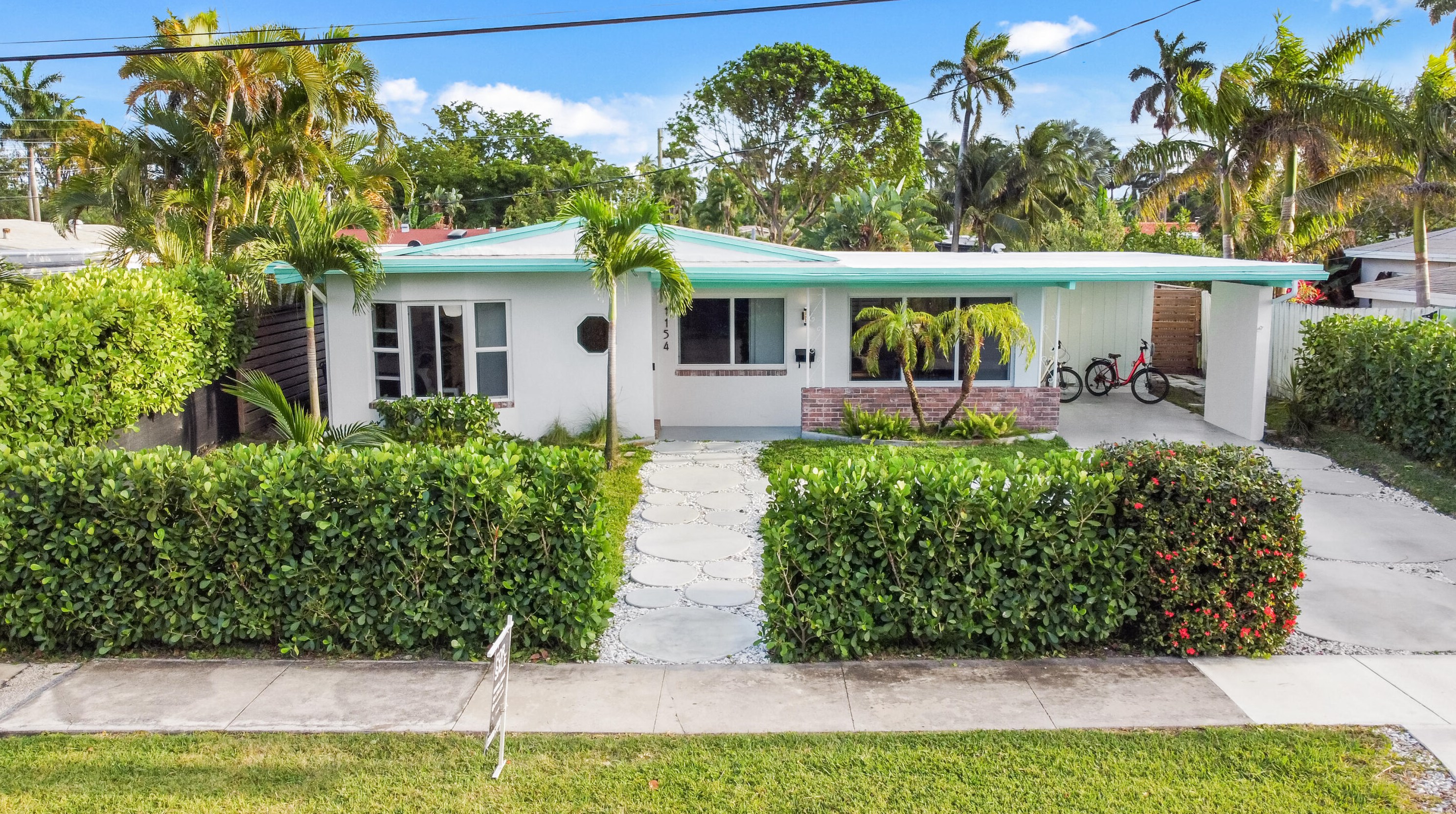 1154 Grant St, Hollywood FL  33019-3126 exterior