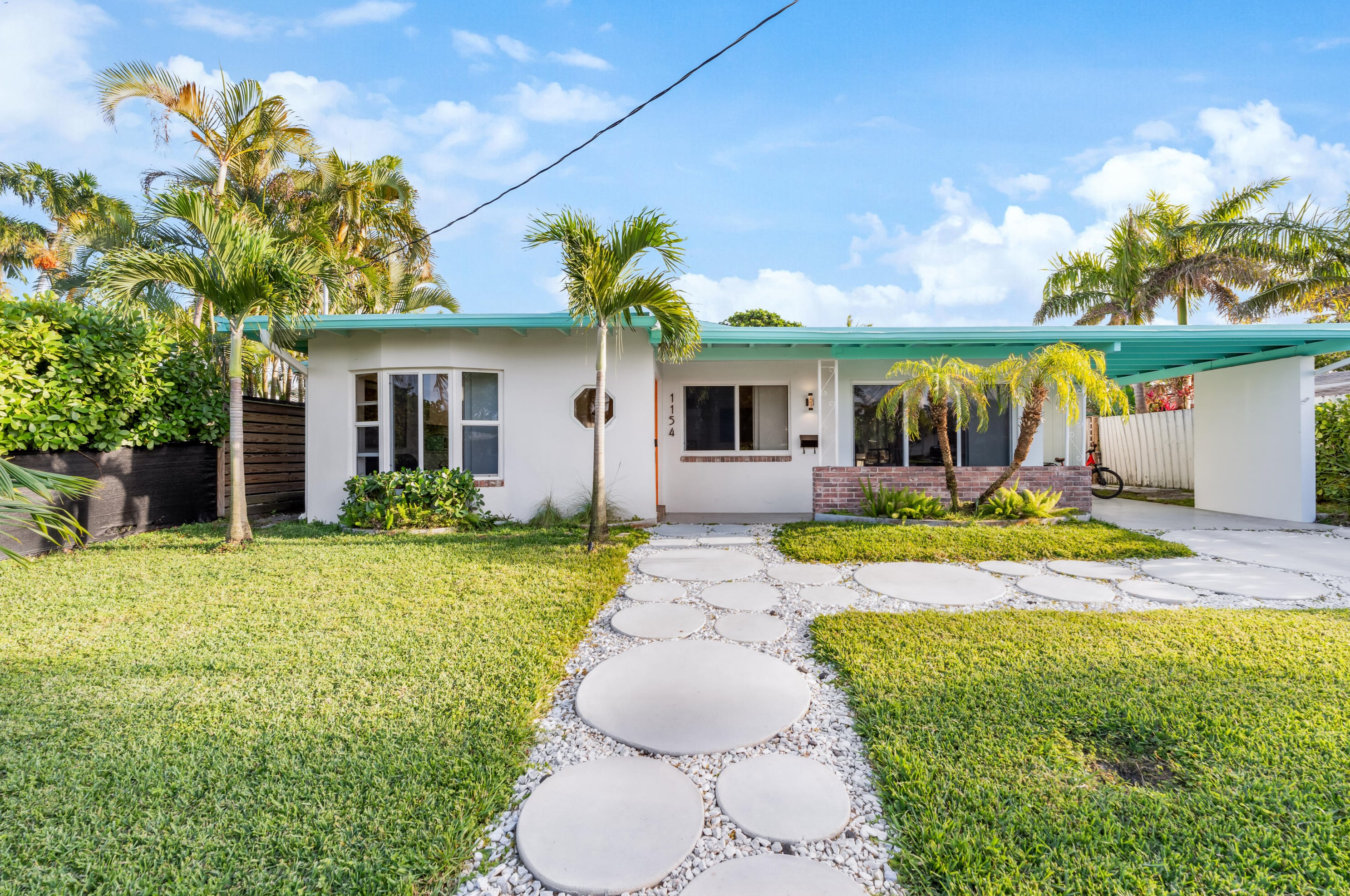 1154 Grant St, Hollywood FL  33019-3126 exterior