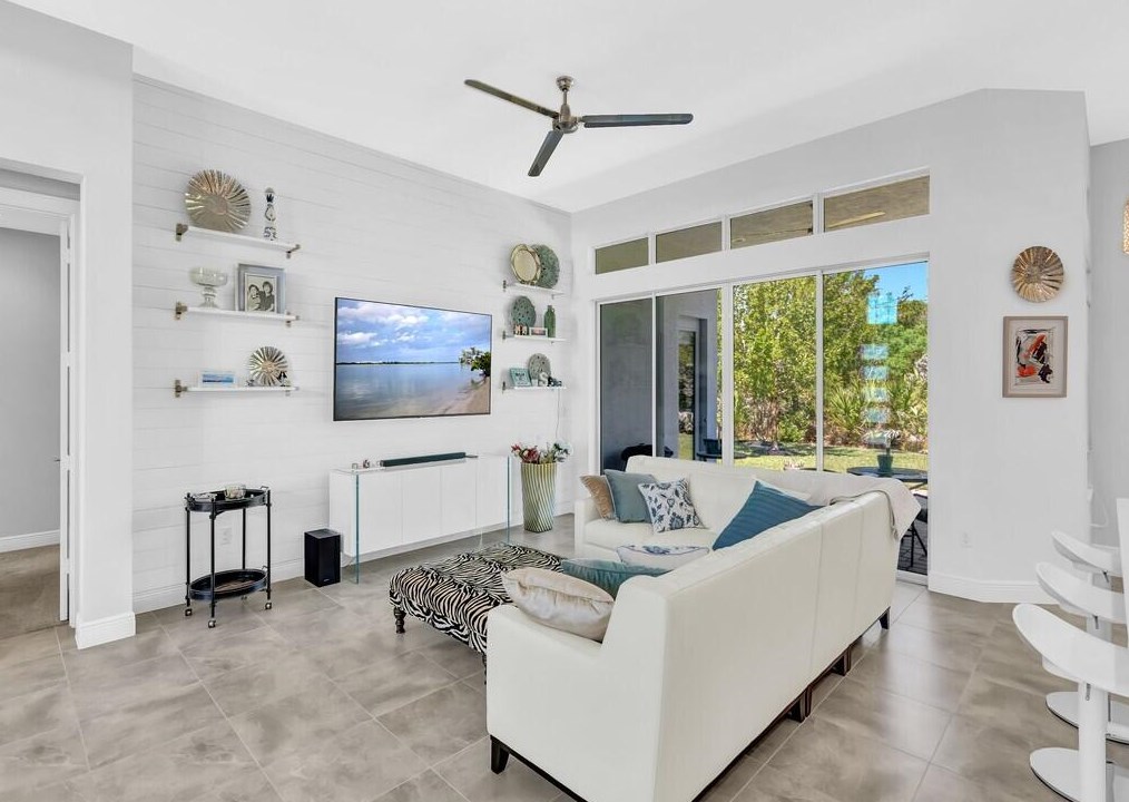 299 11th Sq, Vero Beach FL  32962-3442 exterior