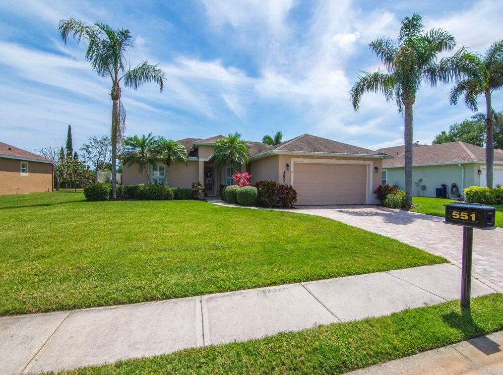 551 High Hawk Cir, Vero Beach FL  32962-7155 exterior