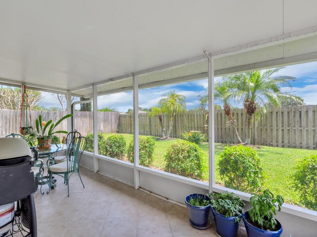 551 High Hawk Cir, Vero Beach FL  32962-7155 exterior