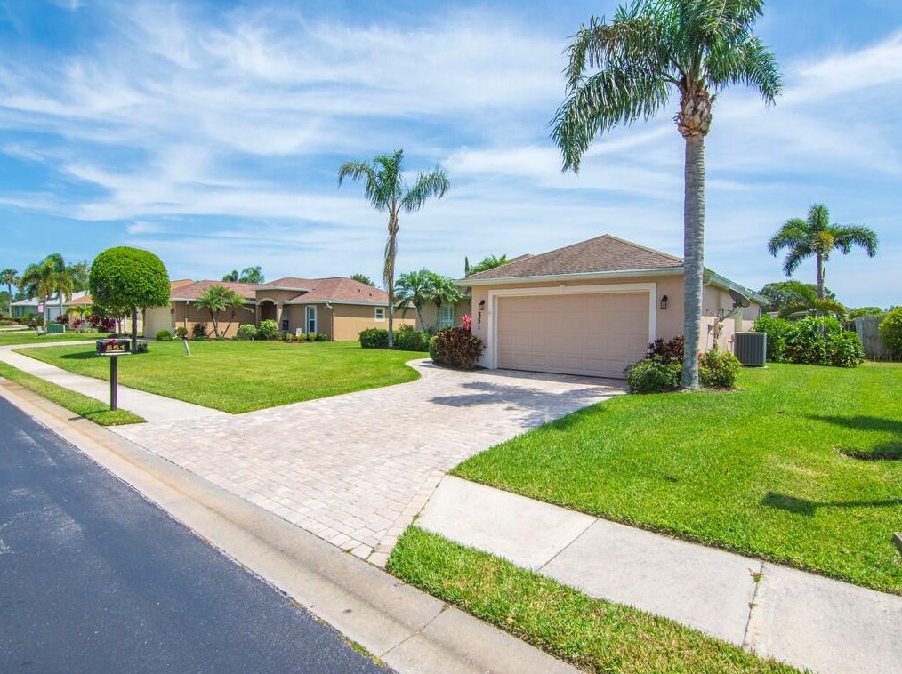 551 High Hawk Cir, Vero Beach FL  32962-7155 exterior