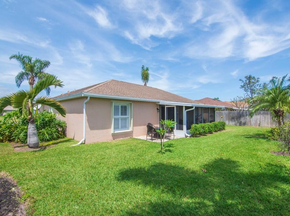 551 High Hawk Cir, Vero Beach FL  32962-7155 exterior