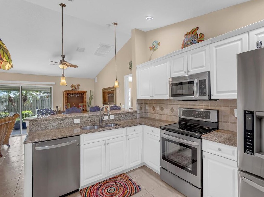 551 High Hawk Cir, Vero Beach FL  32962-7155 exterior