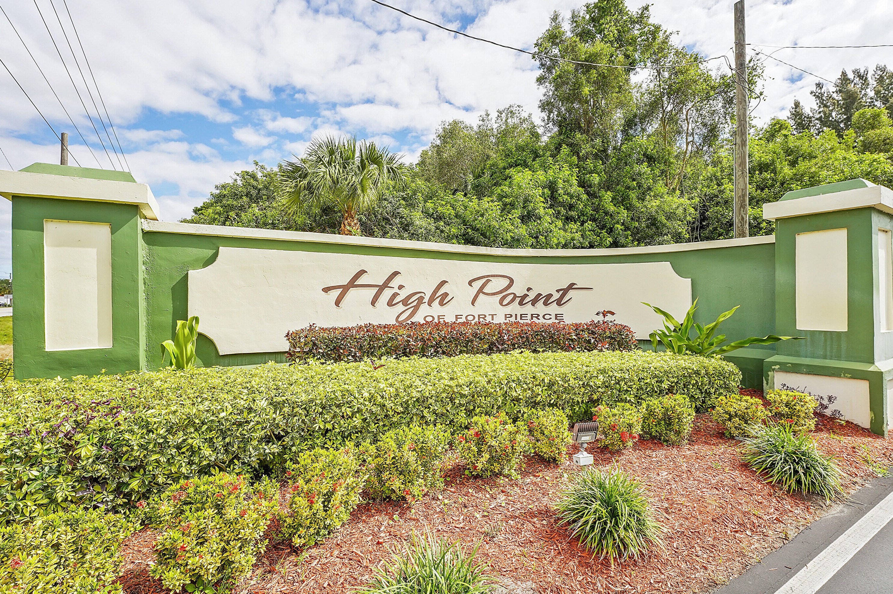 907 Savannas Point Dr, Fort Pierce FL  34982-6786 exterior