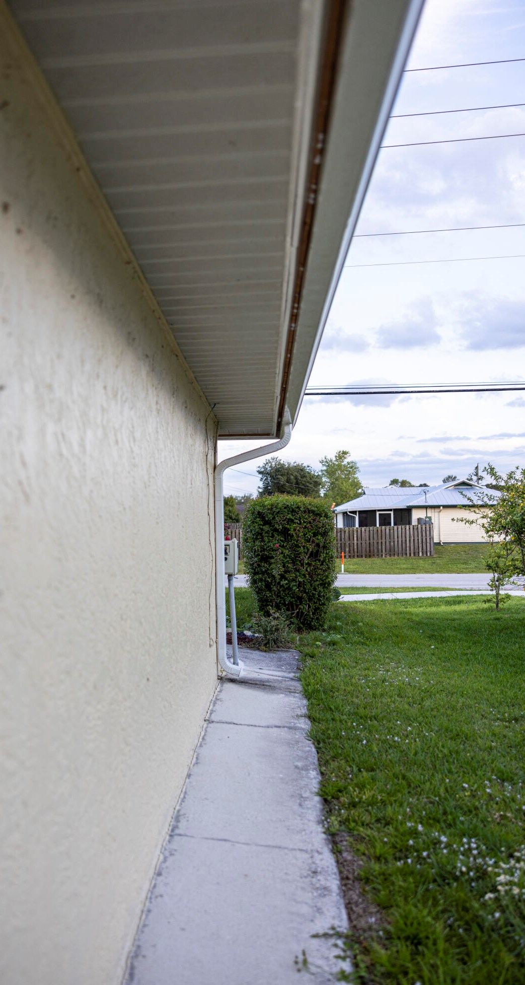 1219 Paar Dr, Fort Pierce FL  34953-3508 exterior