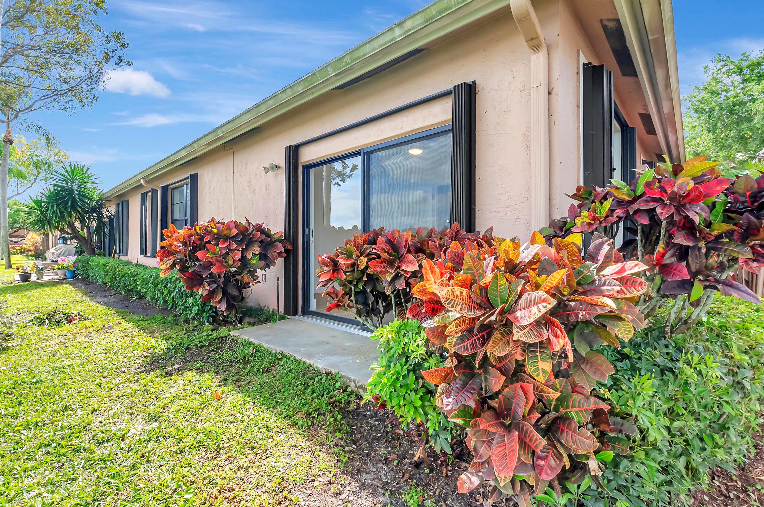 8359 Sunmeadow Ln, Boca Raton FL 33496-5172 exterior