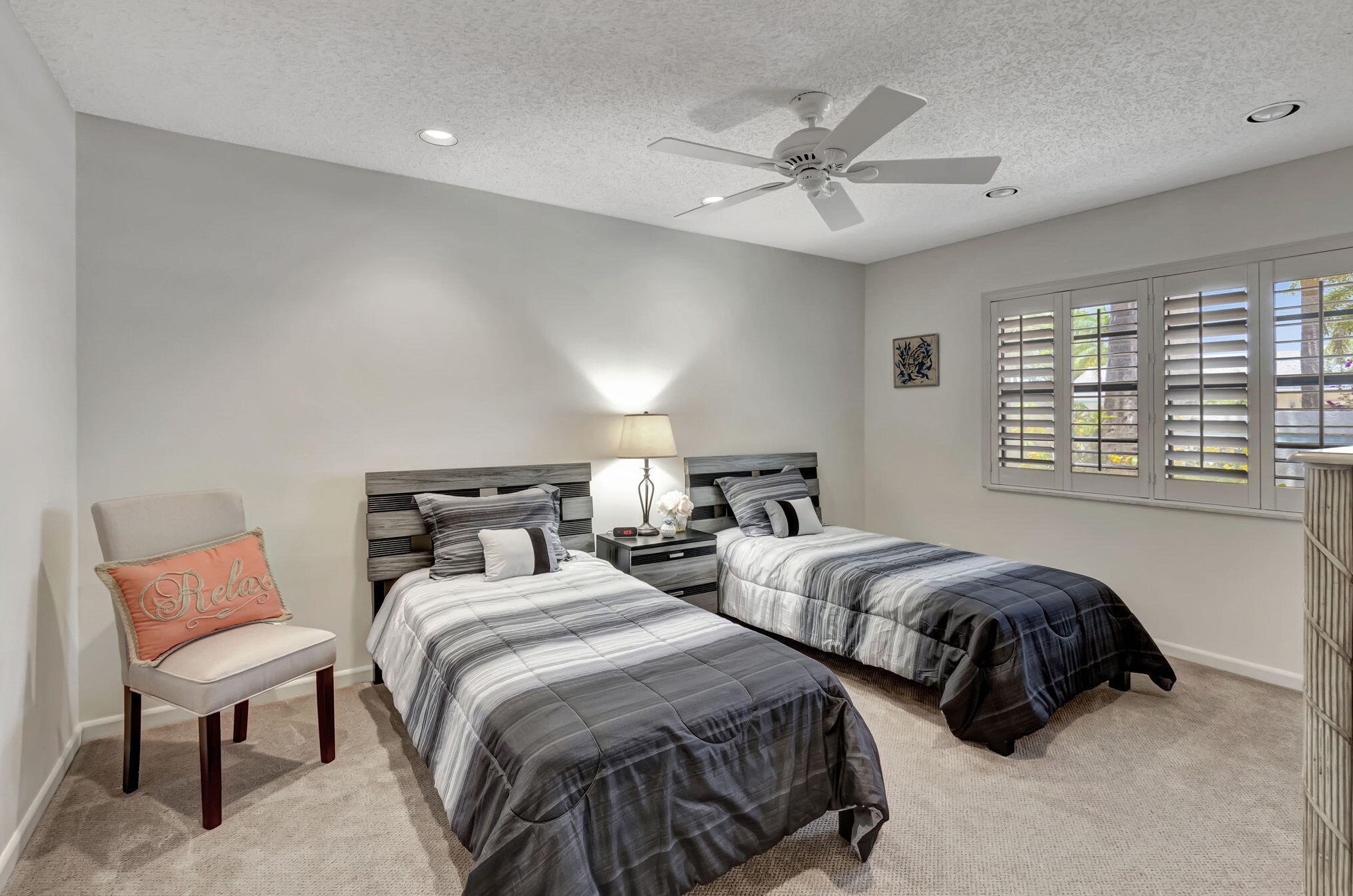 6 Cambridge Dr, Boynton Beach FL  33436-6213 exterior