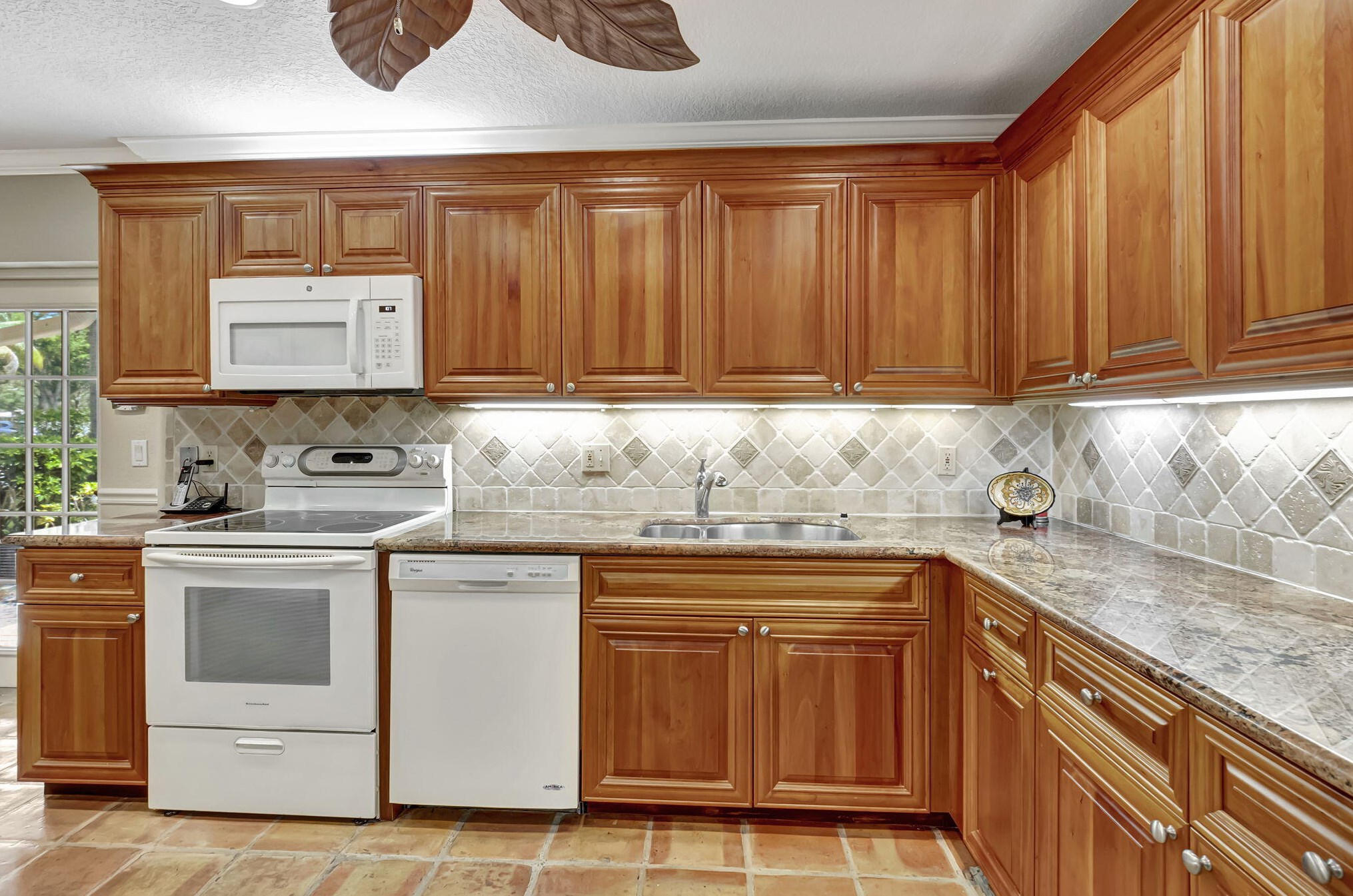 6 Cambridge Dr, Boynton Beach FL  33436-6213 exterior