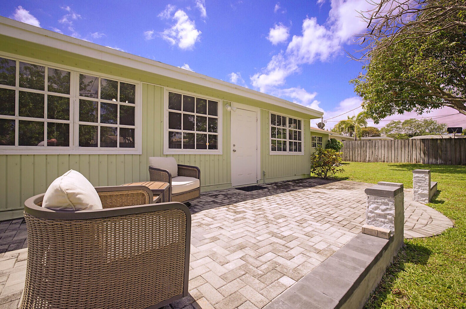 231 11th Ave, Boynton Beach FL  33435-3046 exterior