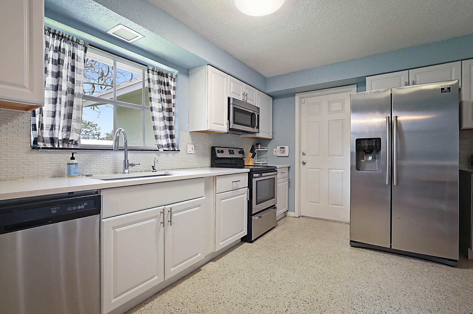 231 11th Ave, Boynton Beach FL  33435-3046 exterior