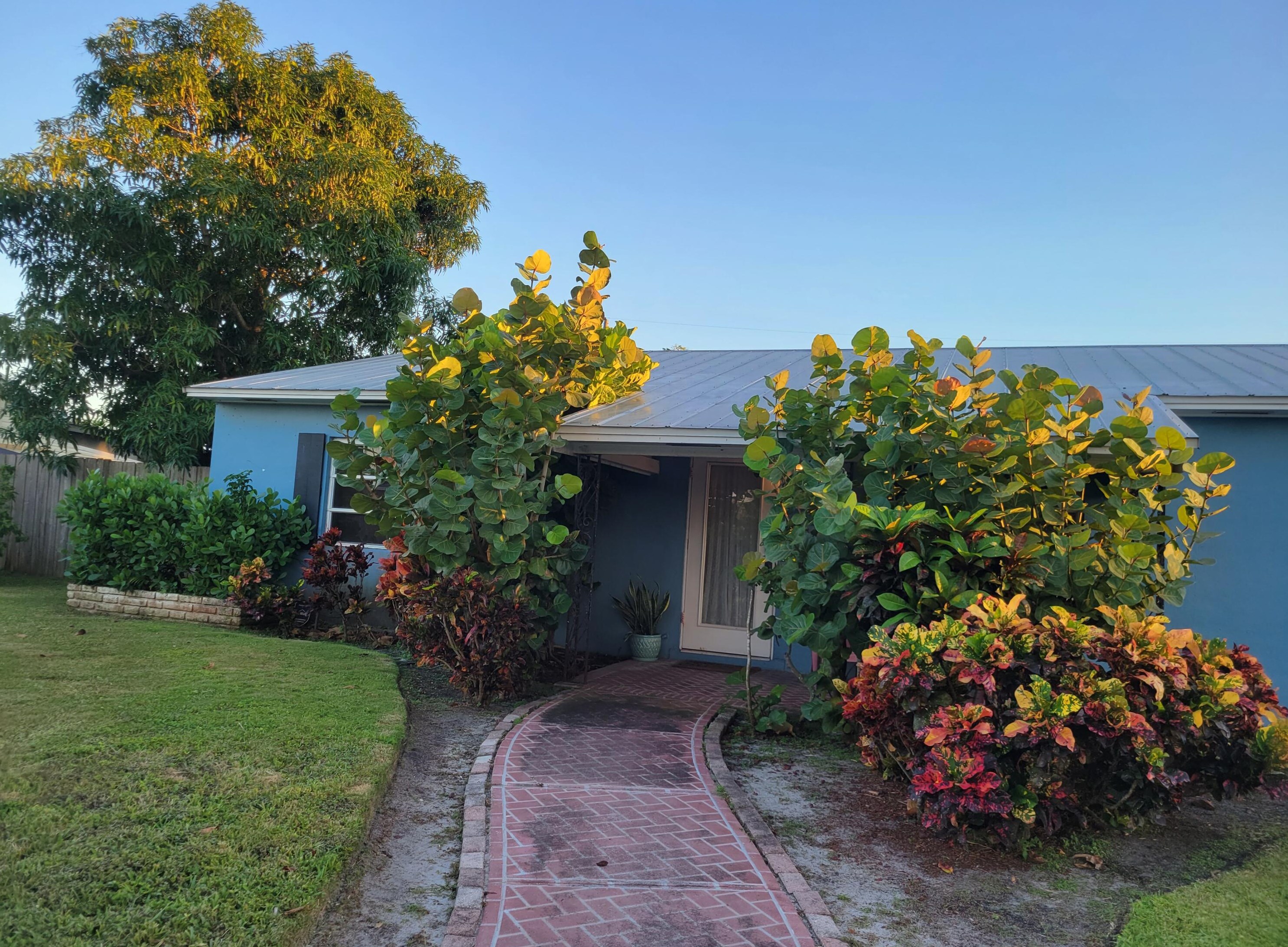 140 Ocean Ave, Boynton Beach FL 33435-4575 exterior