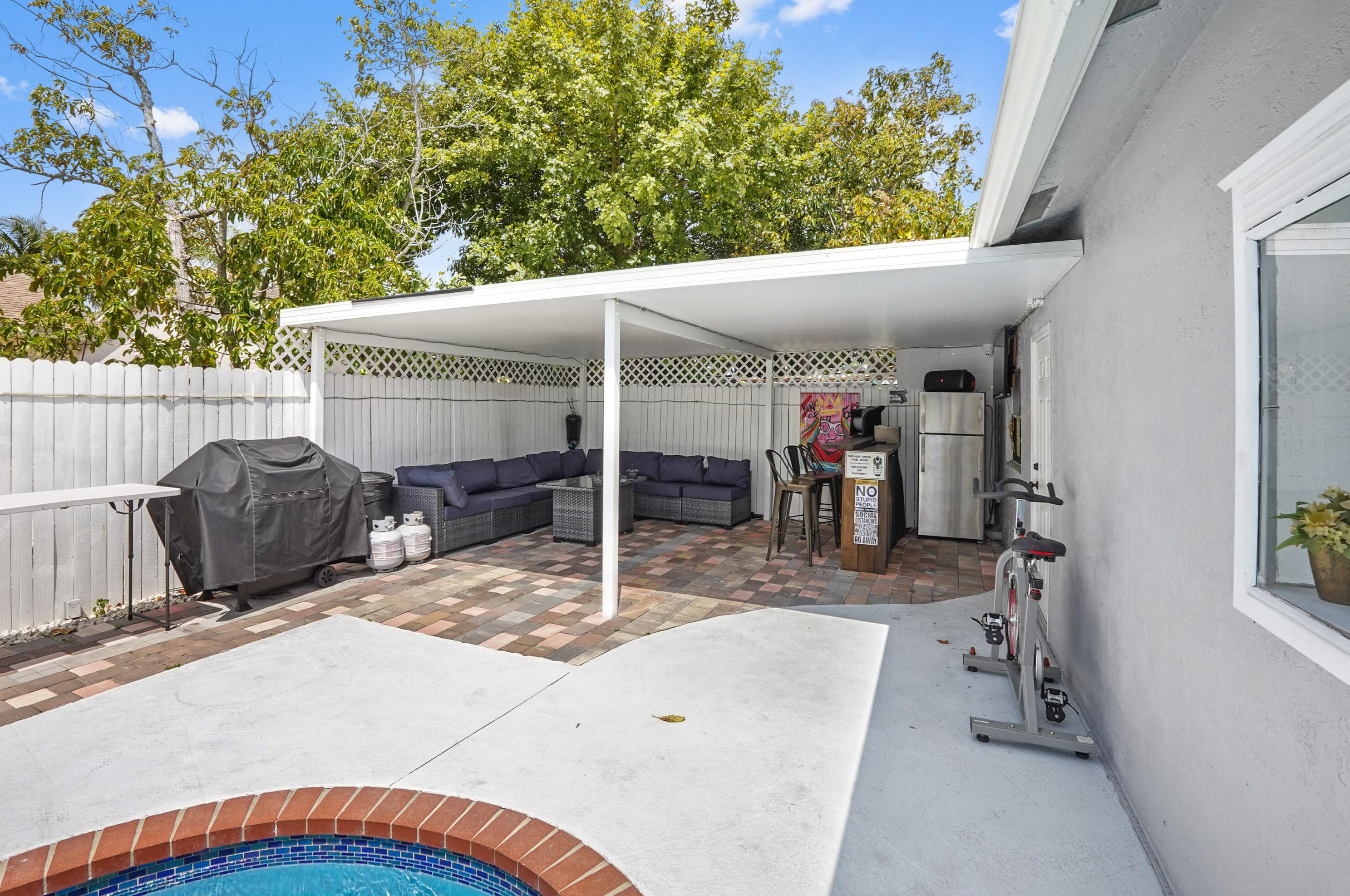 5978 Lincoln Cir, Lake Worth FL 33463-6743 exterior