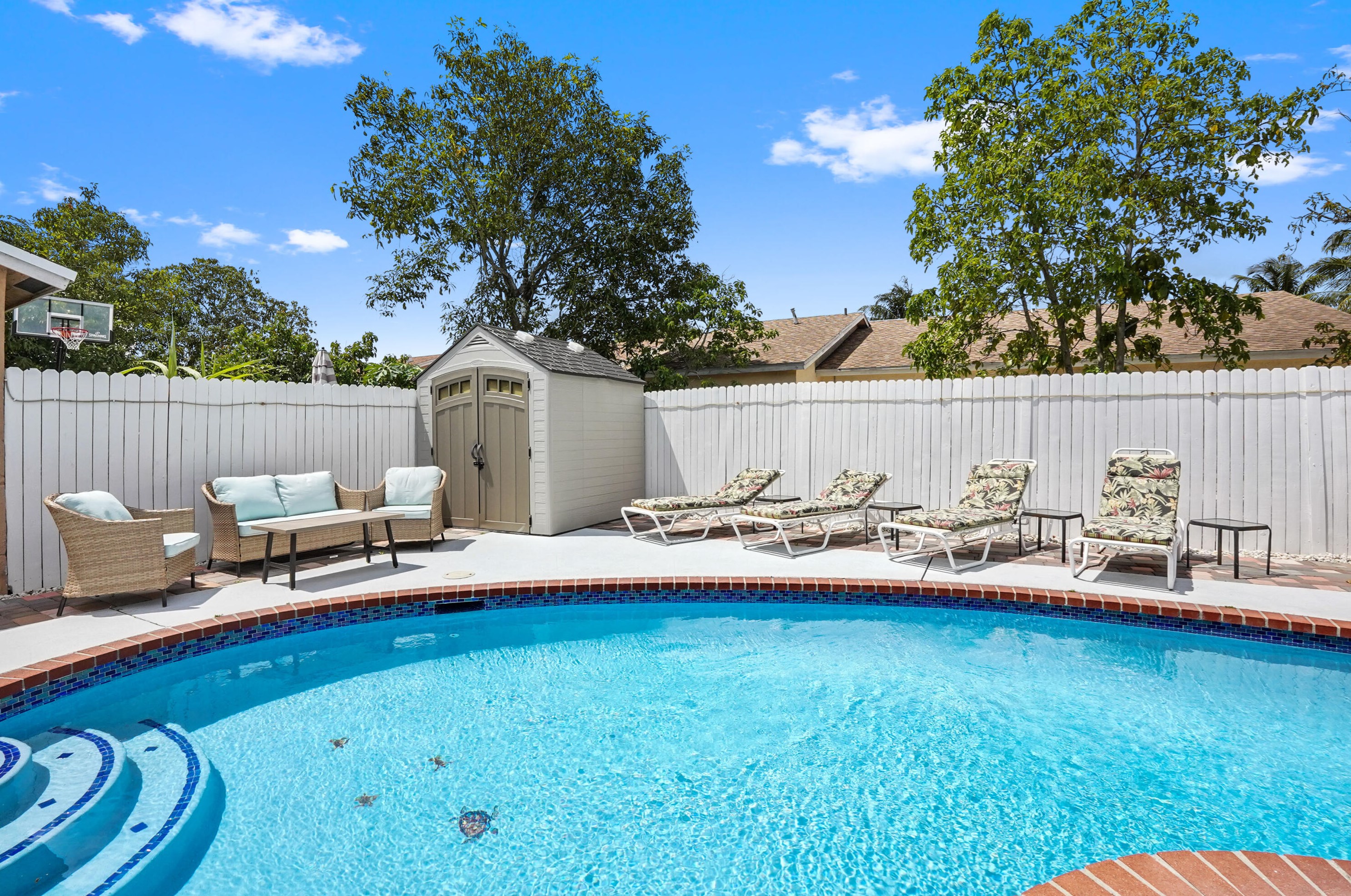 5978 Lincoln Cir, Lake Worth FL 33463-6743 exterior