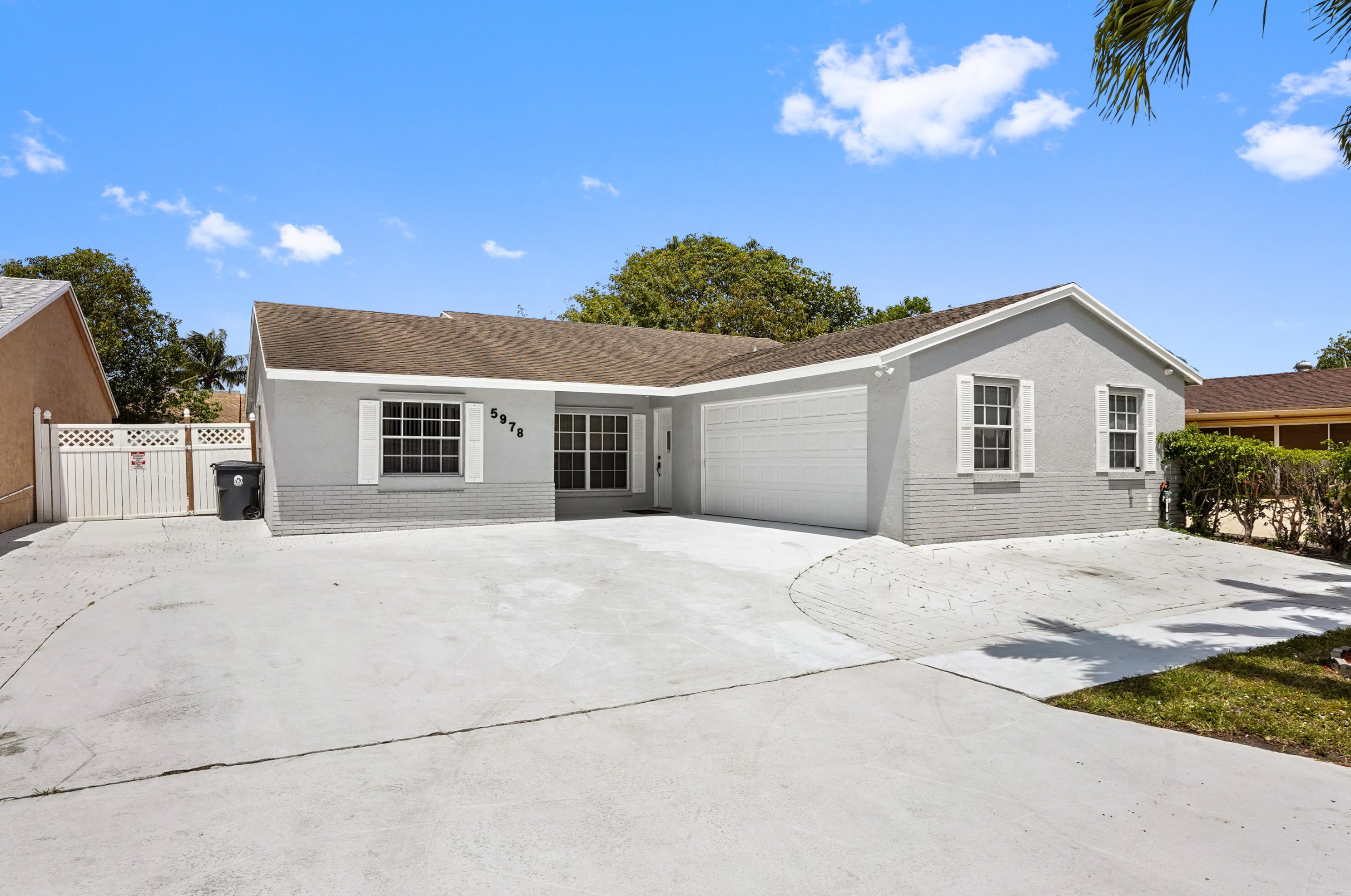 5978 Lincoln Cir, Lake Worth FL 33463-6743 exterior