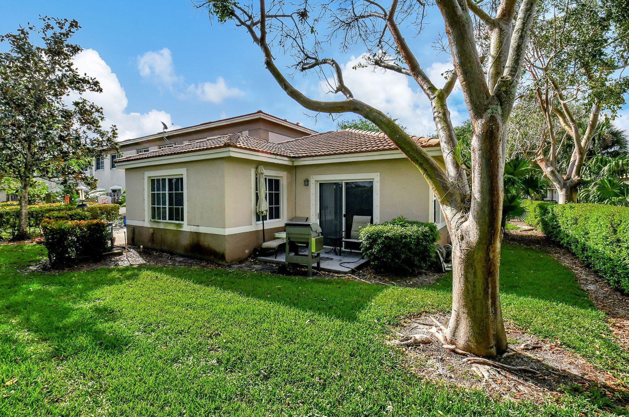 6683 Old Farm Trl, Boynton Beach FL 33437-7900 exterior
