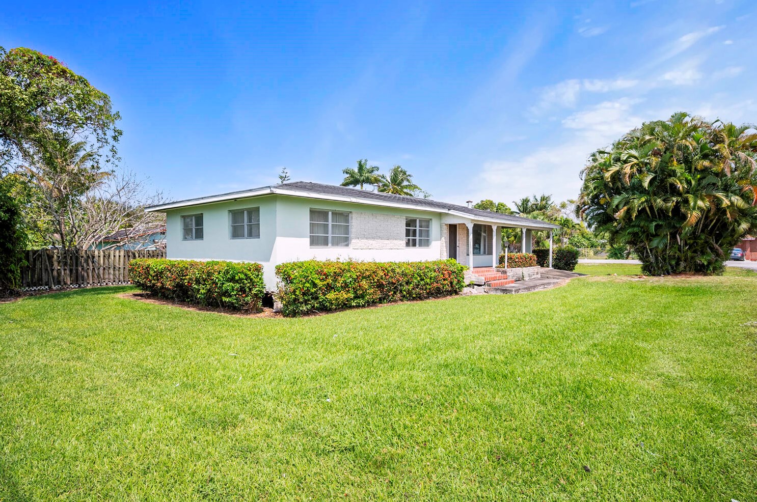 800 2nd St, Belle Glade FL  33430-2022 exterior
