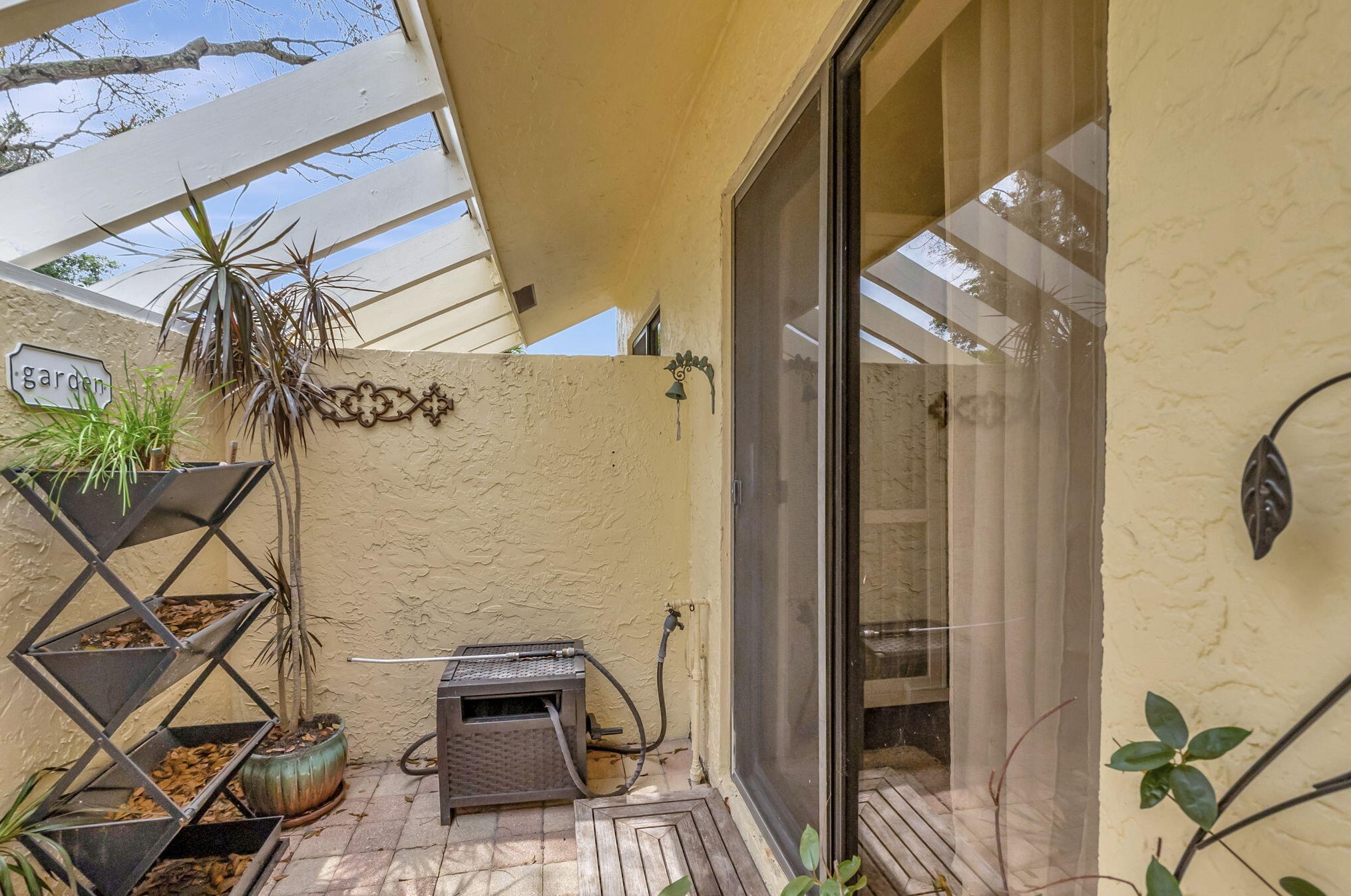 10907 Lake Front Pl, Boca Raton FL  33498-1699 exterior