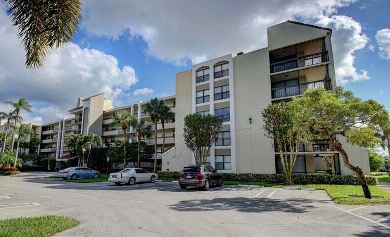 950 Lavers Cir, Delray Beach FL  33444-7835 exterior