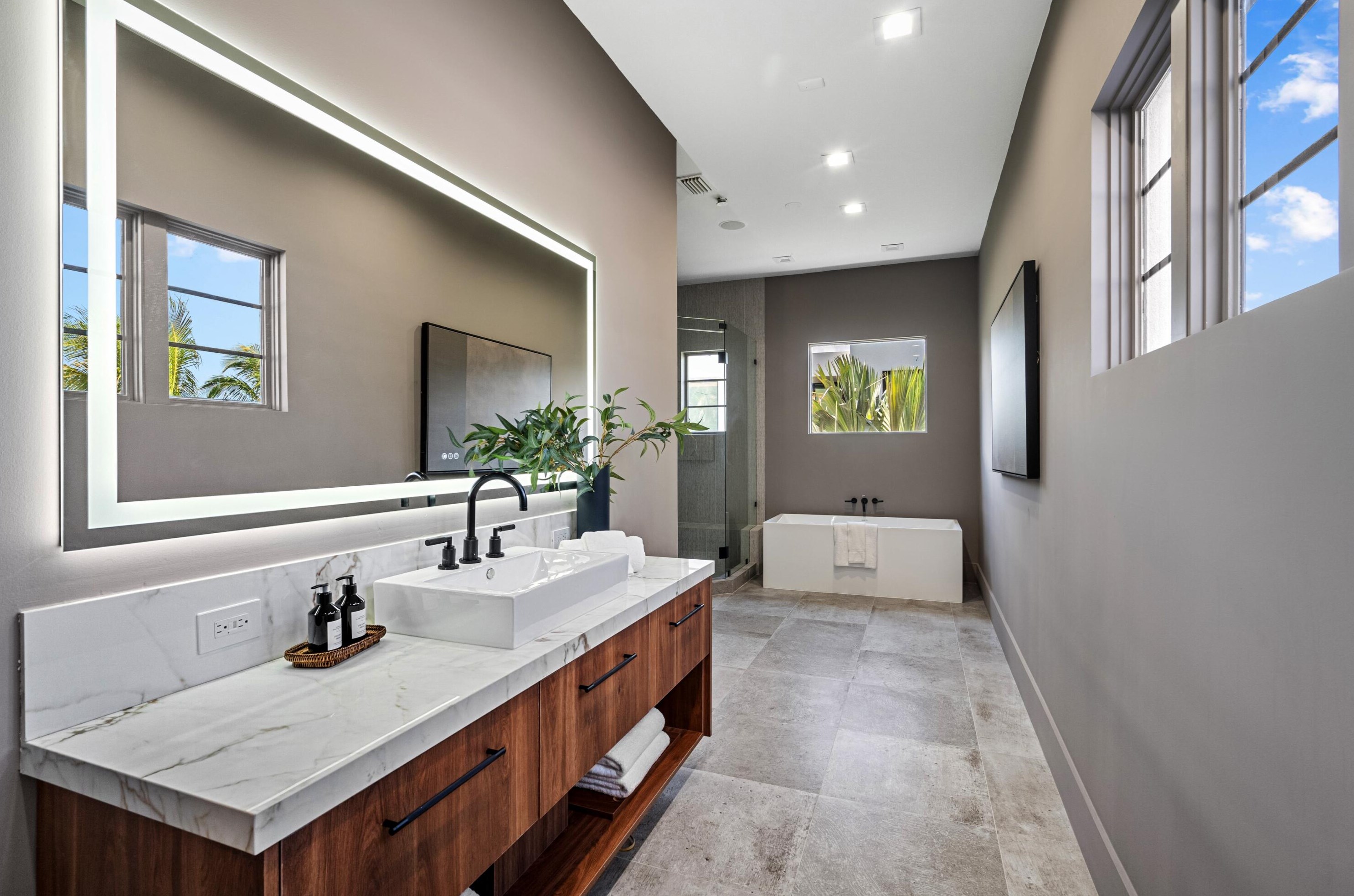 1207 Spanish Riv Rd, Boca Raton FL 33432-7706 exterior