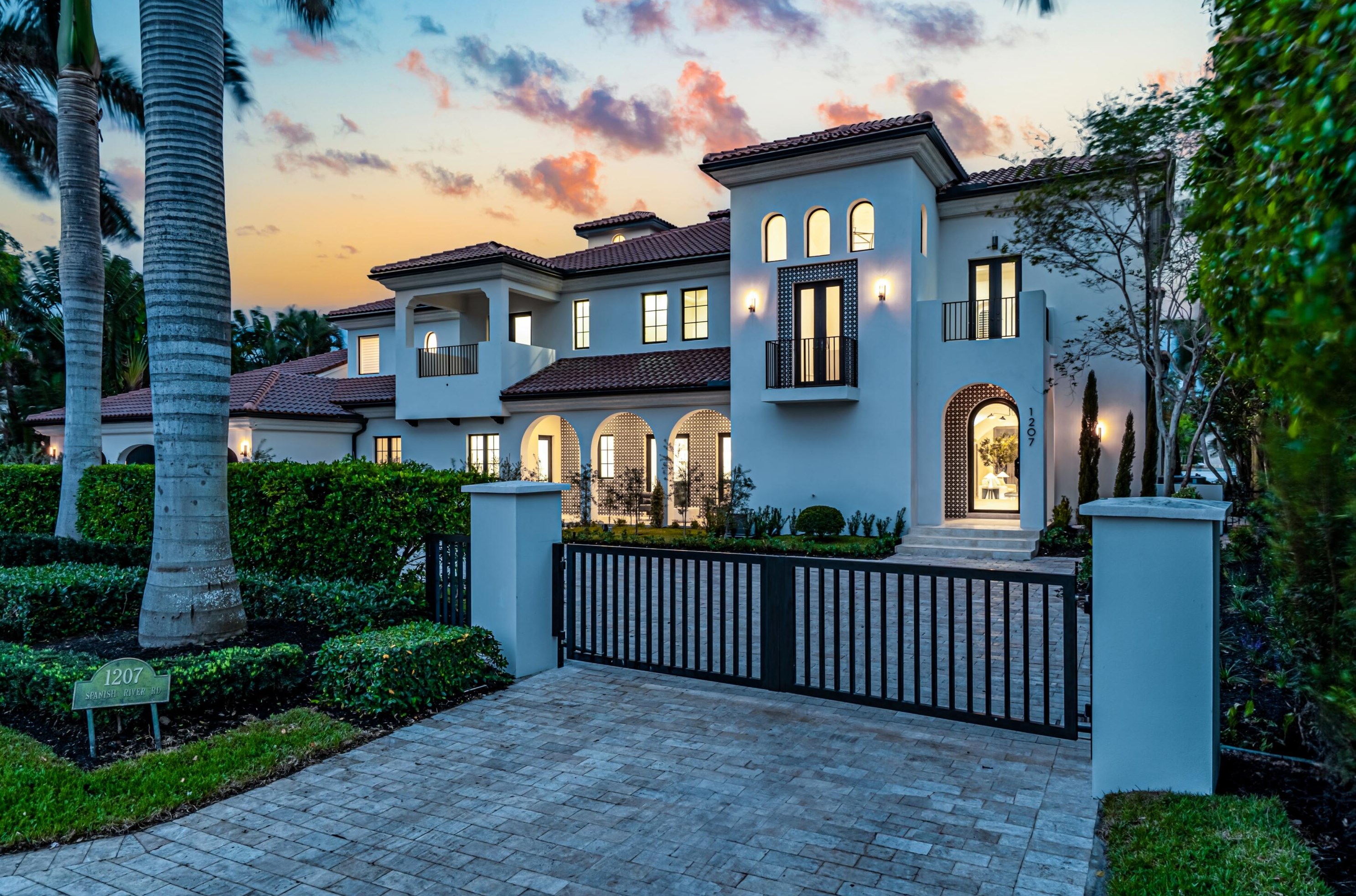 1207 Spanish River Rd, Boca Raton, FL 33432