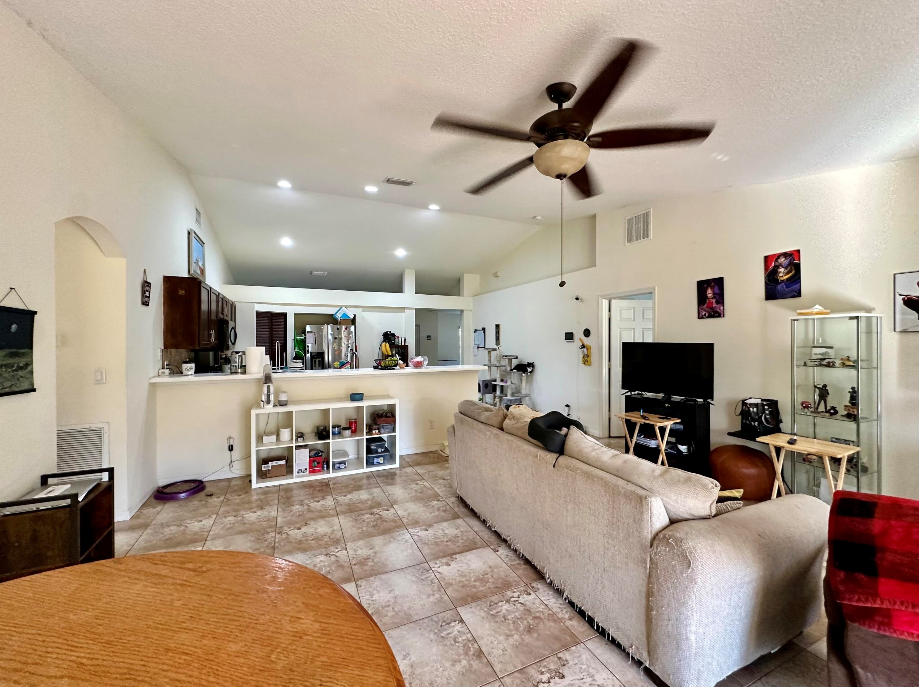 466 Essex Dr, Fort Pierce FL 34946-1229 exterior