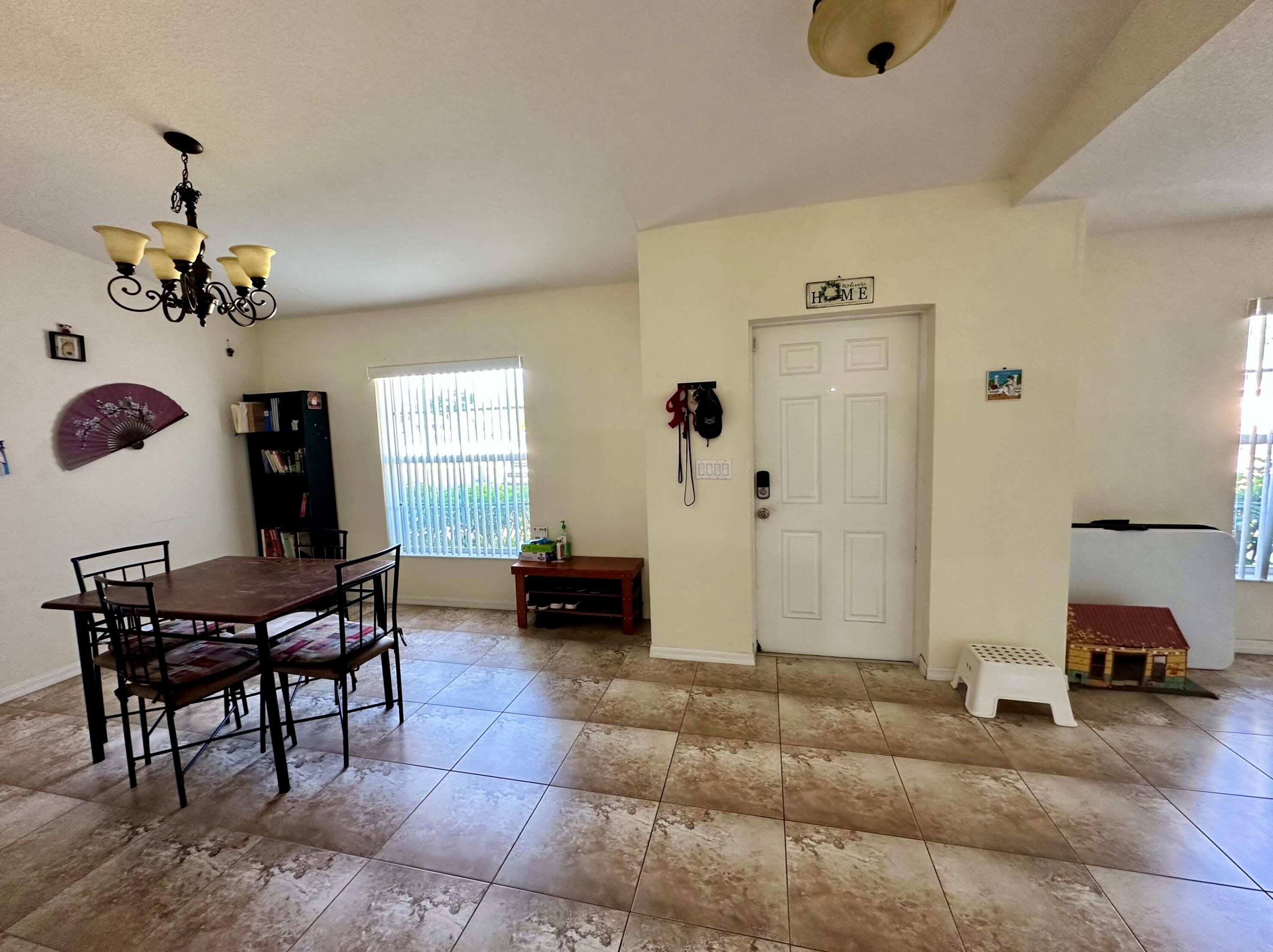 466 Essex Dr, Fort Pierce FL 34946-1229 exterior