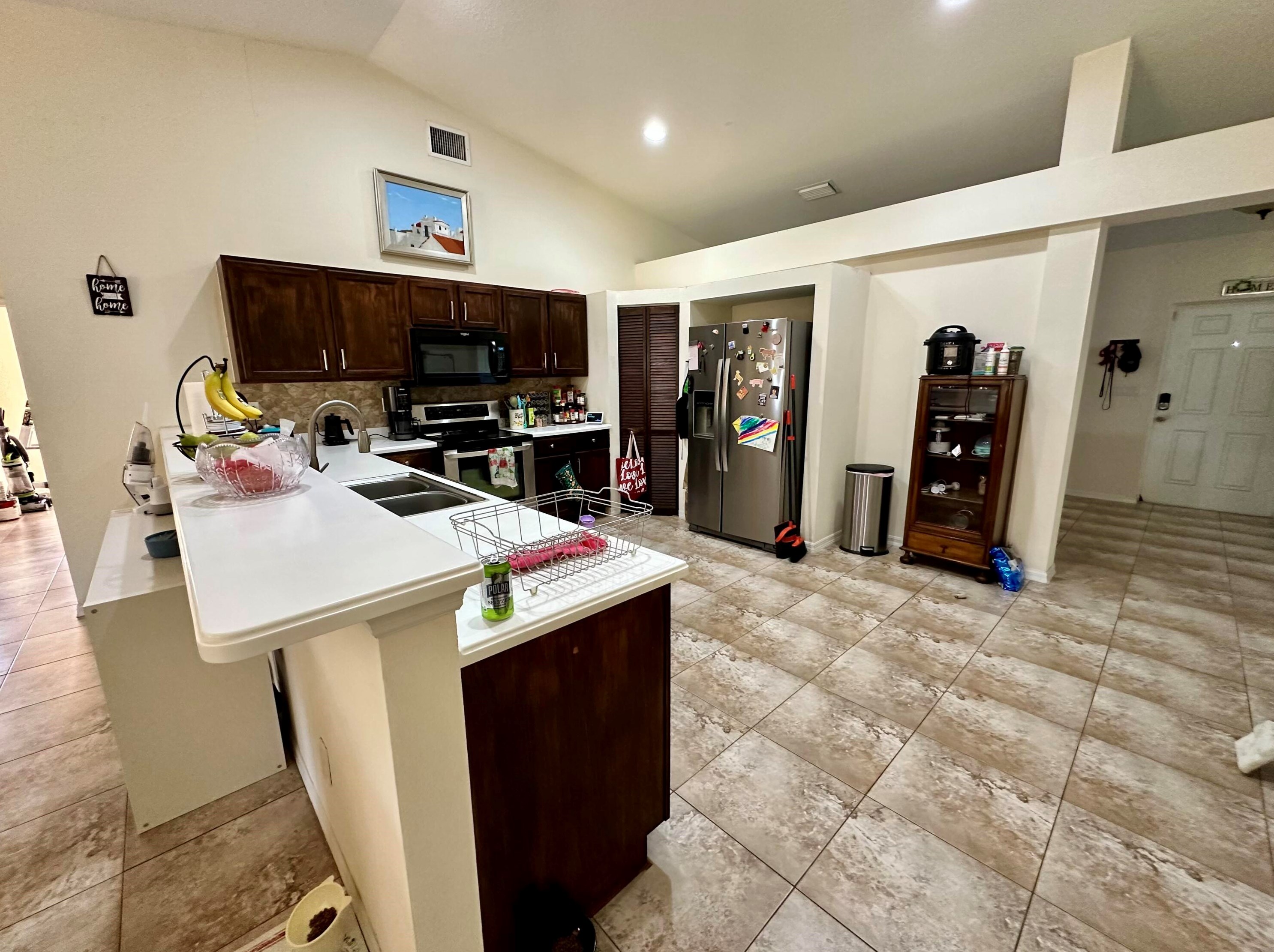 466 Essex Dr, Fort Pierce FL 34946-1229 exterior