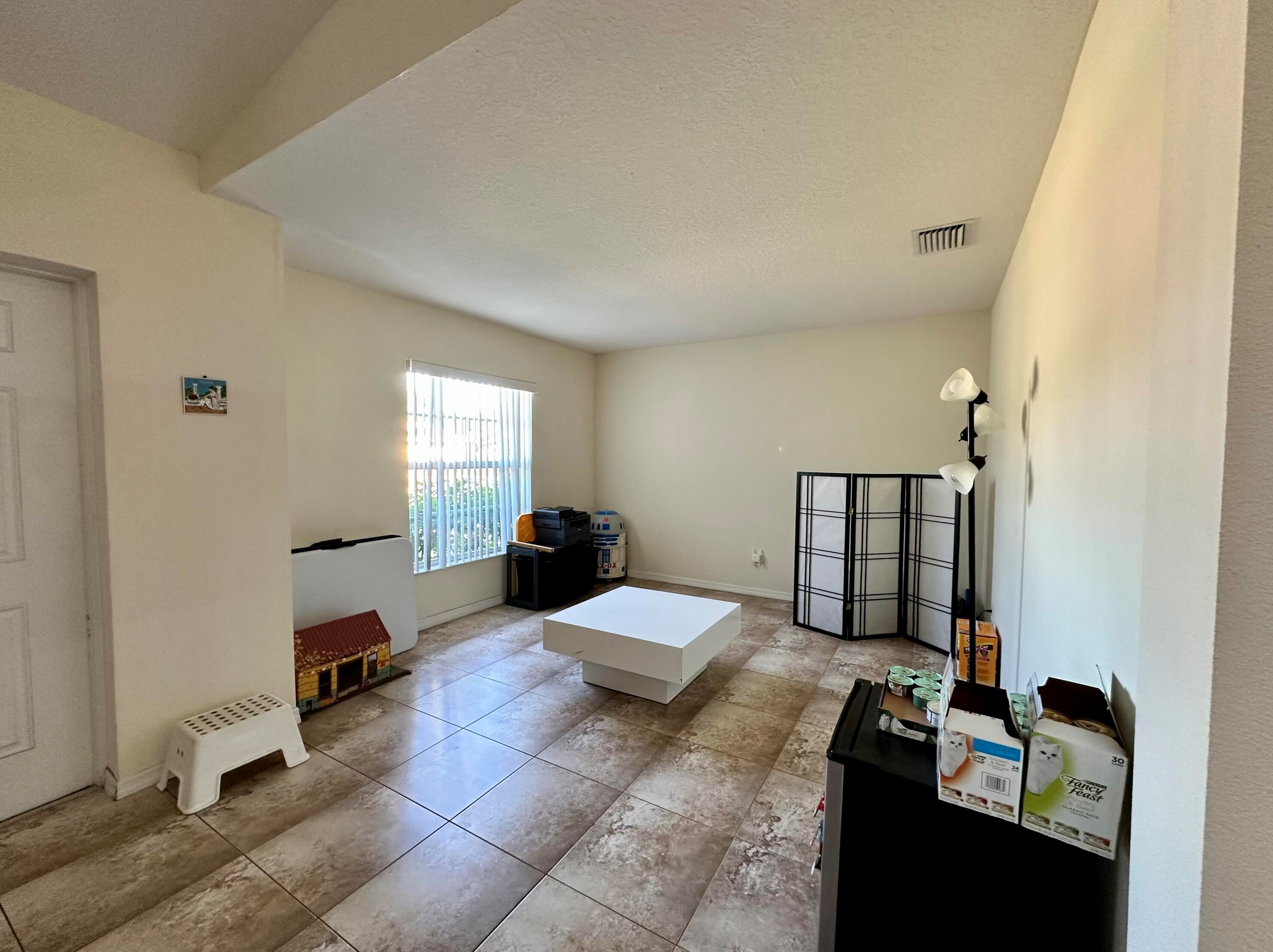 466 Essex Dr, Fort Pierce FL 34946-1229 exterior