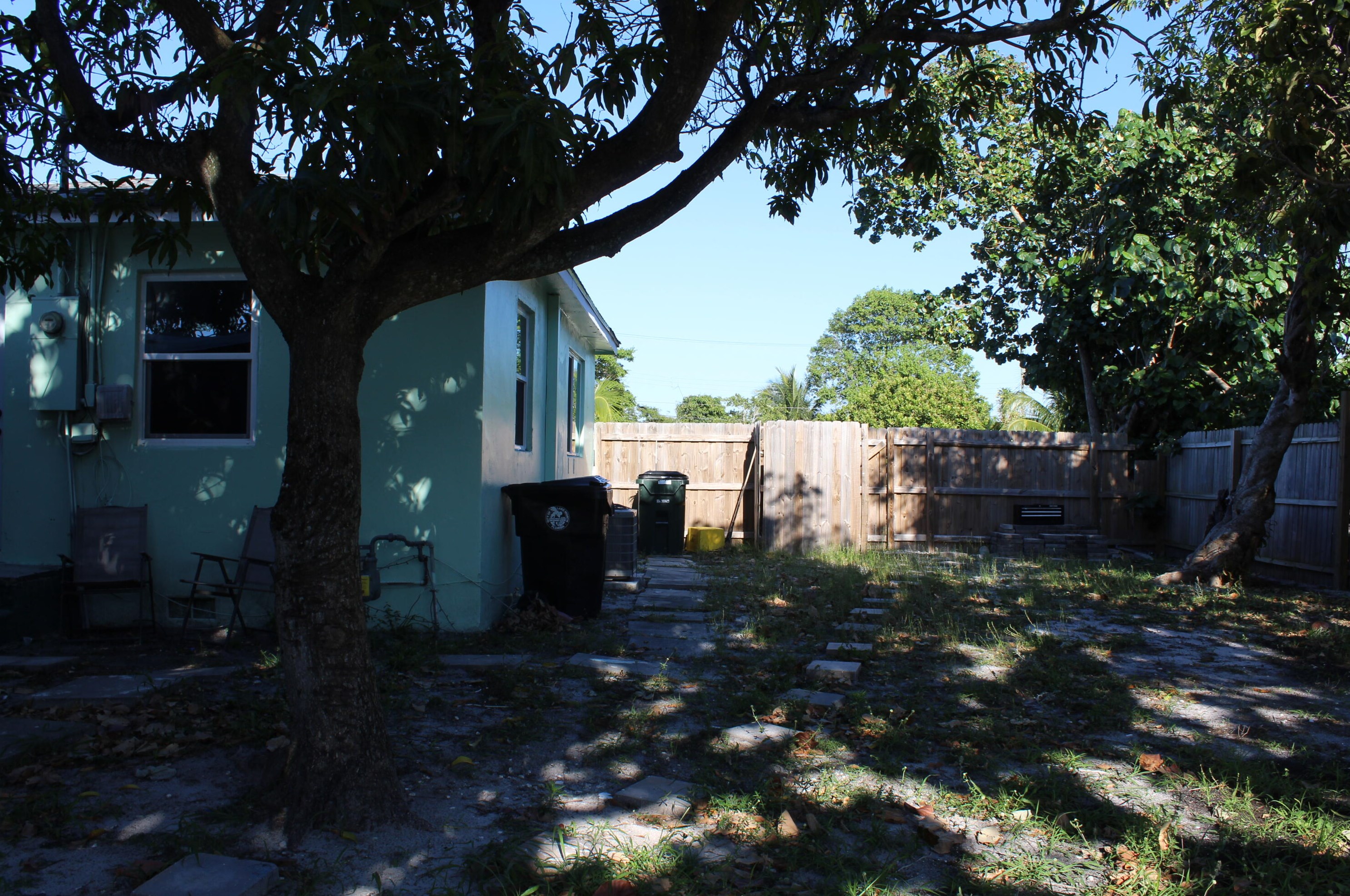 405 D St, Lake Worth FL  33460-4384 exterior