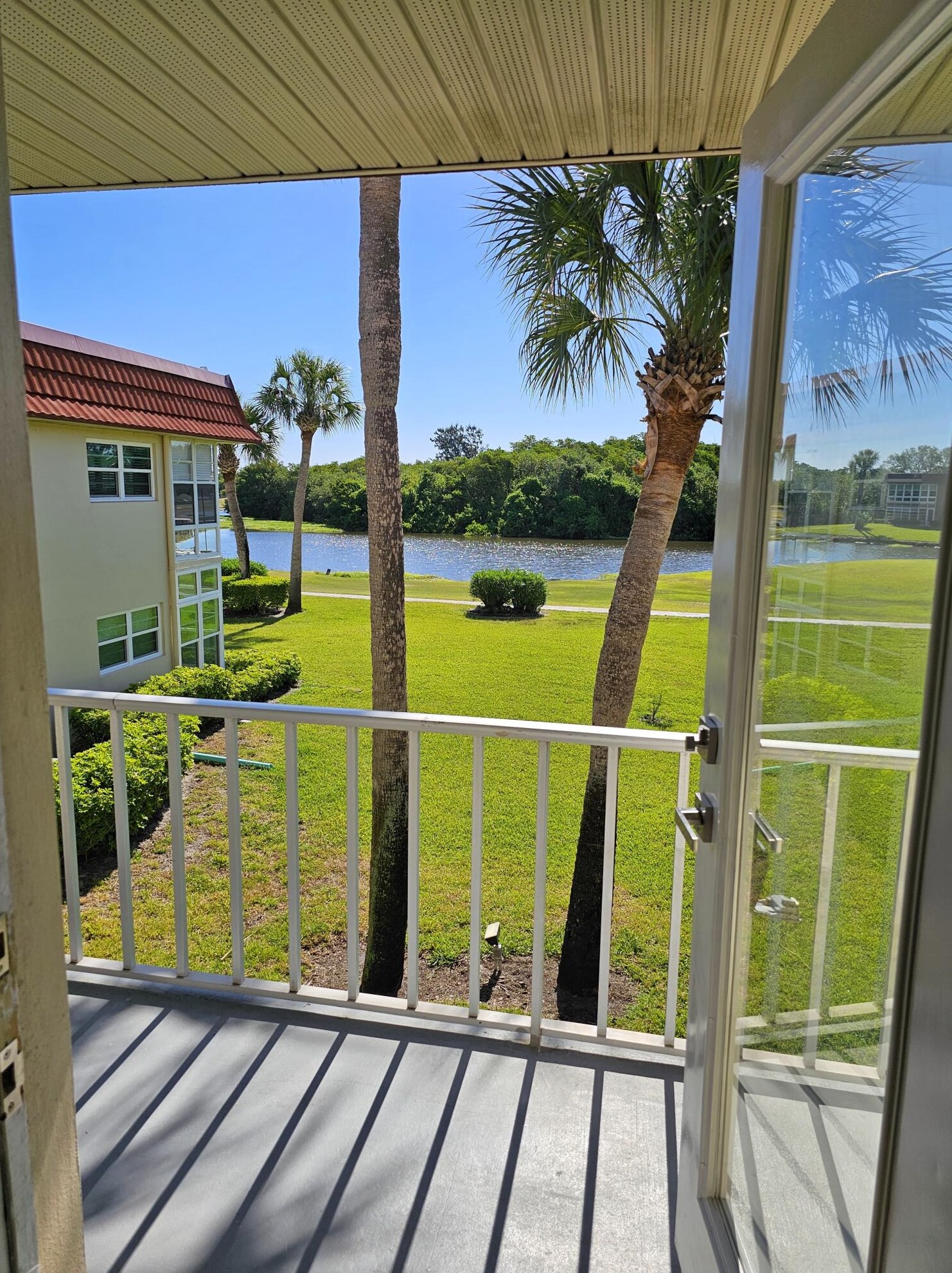 67 Royal Oak Dr, Vero Beach FL  32962-3702 exterior