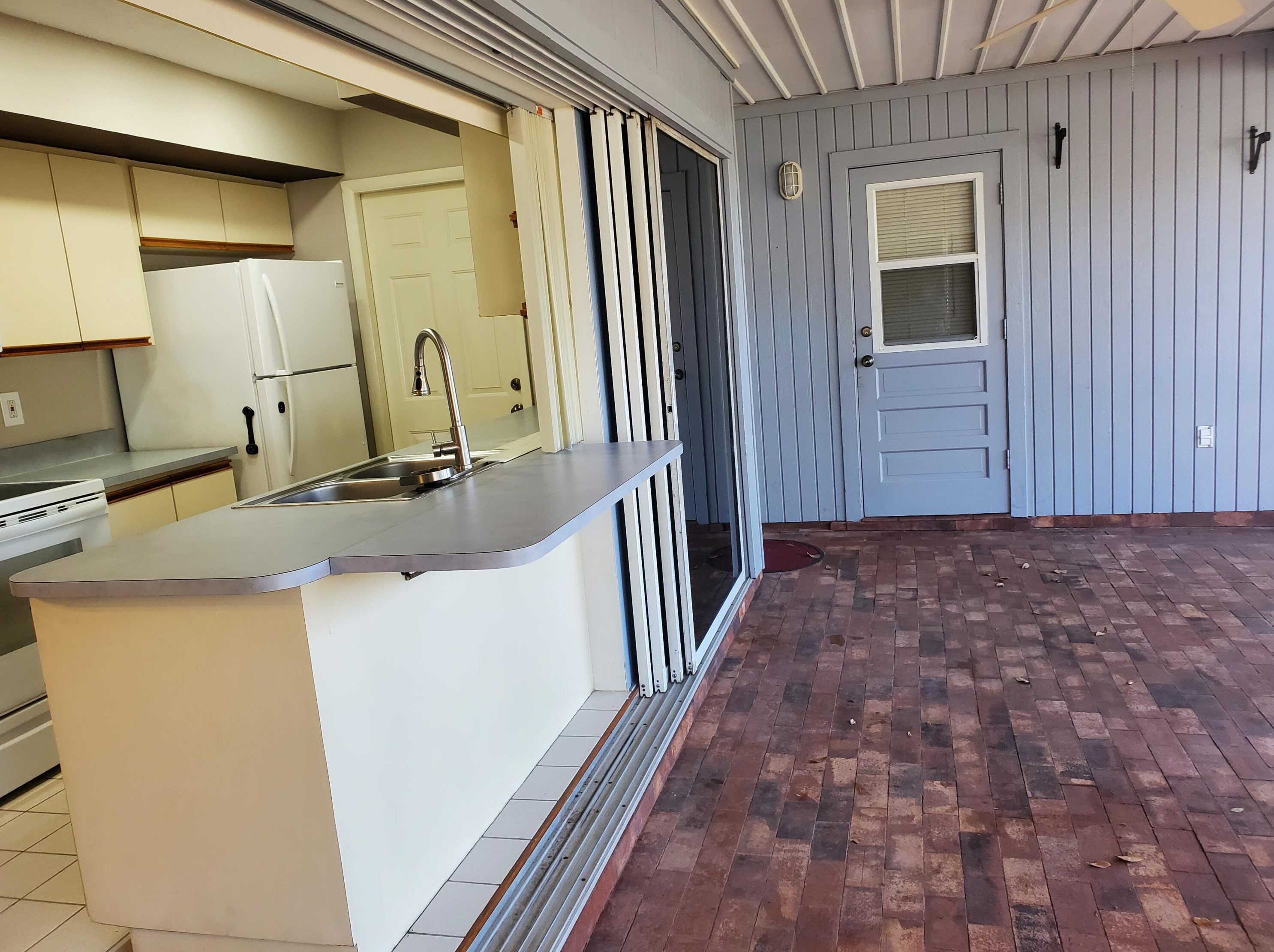 358 Curtis St, Fort Pierce FL 34983-1916 exterior