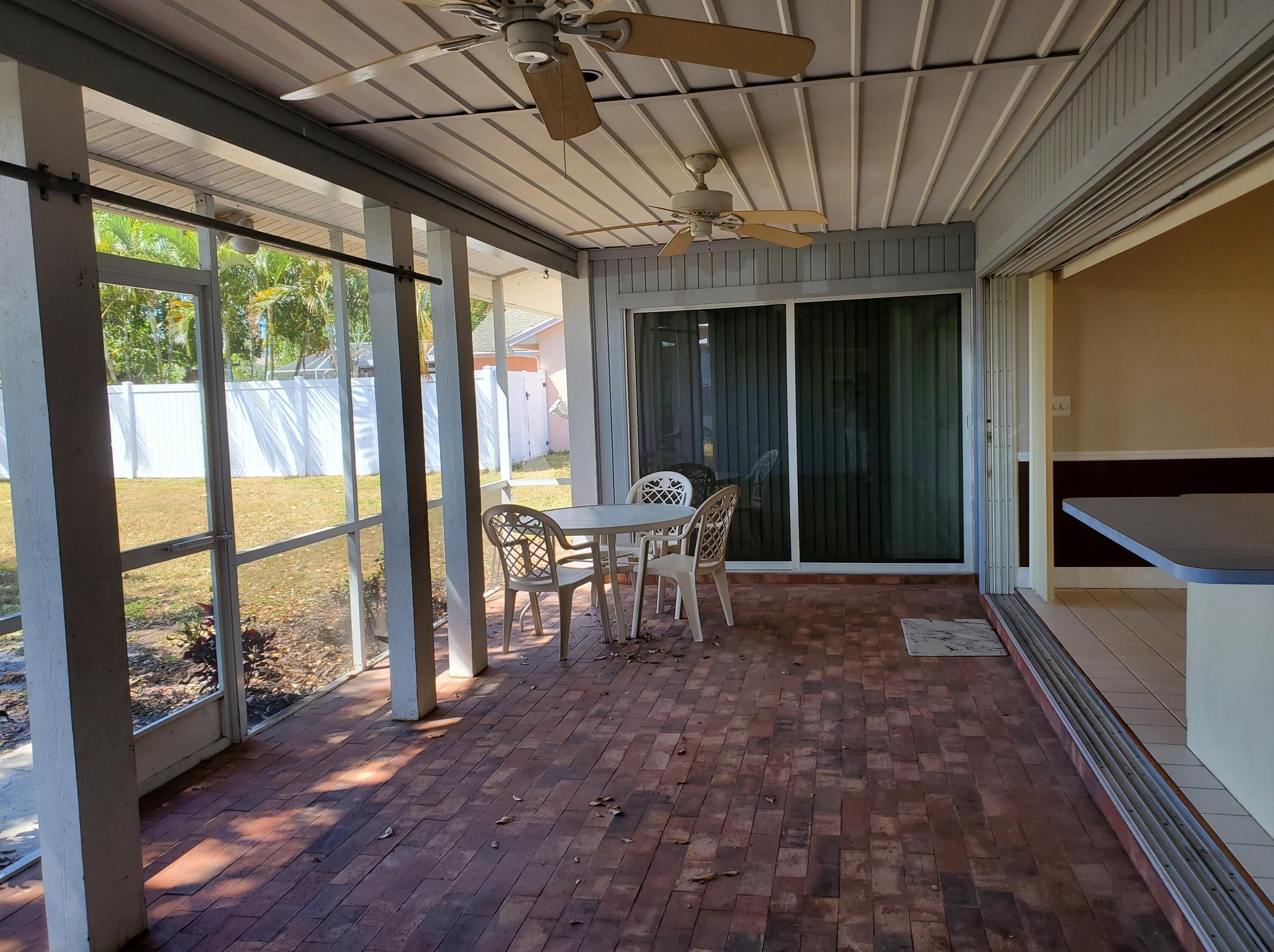 358 Curtis St, Fort Pierce FL 34983-1916 exterior