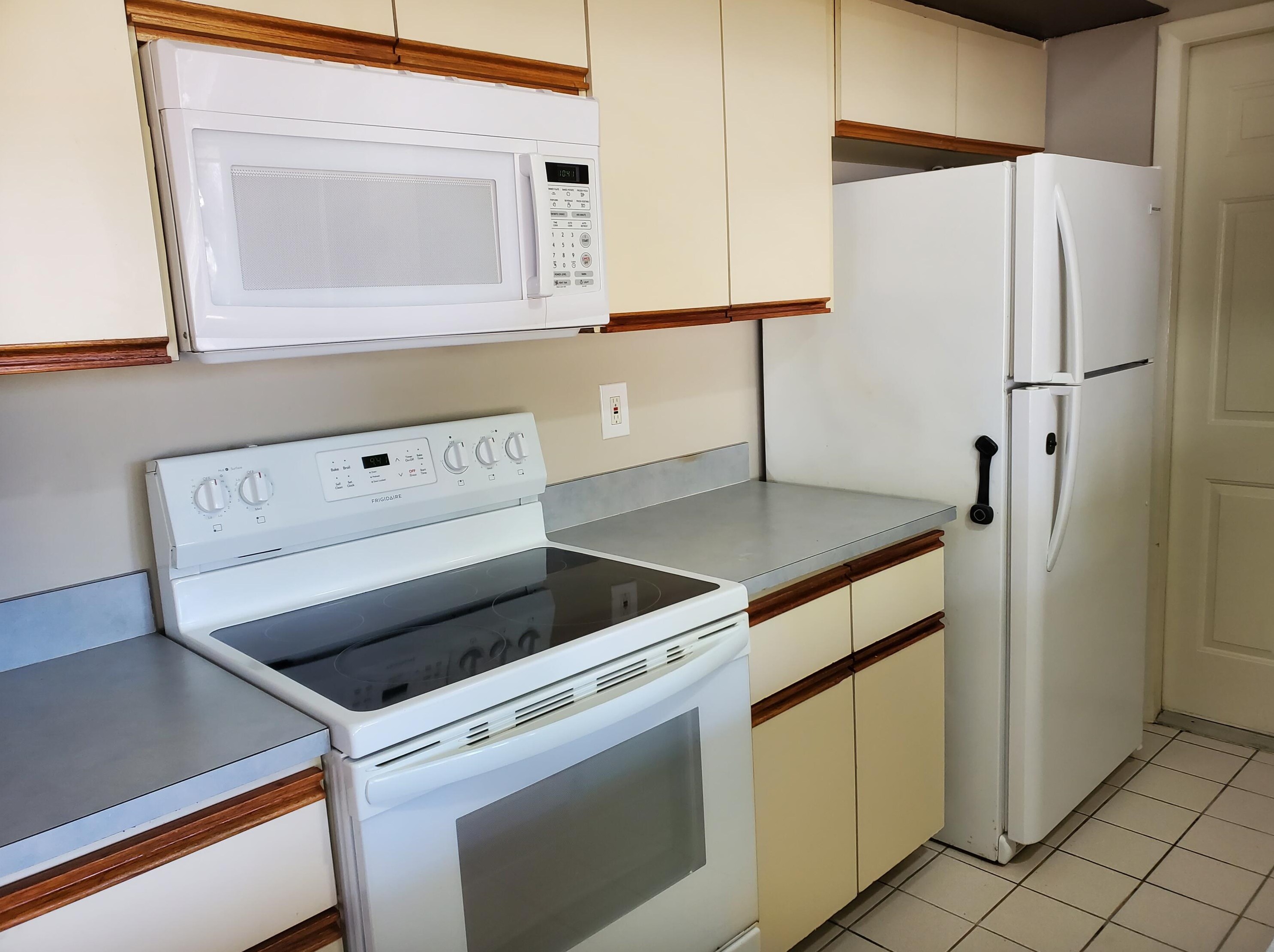 358 Curtis St, Fort Pierce FL 34983-1916 exterior