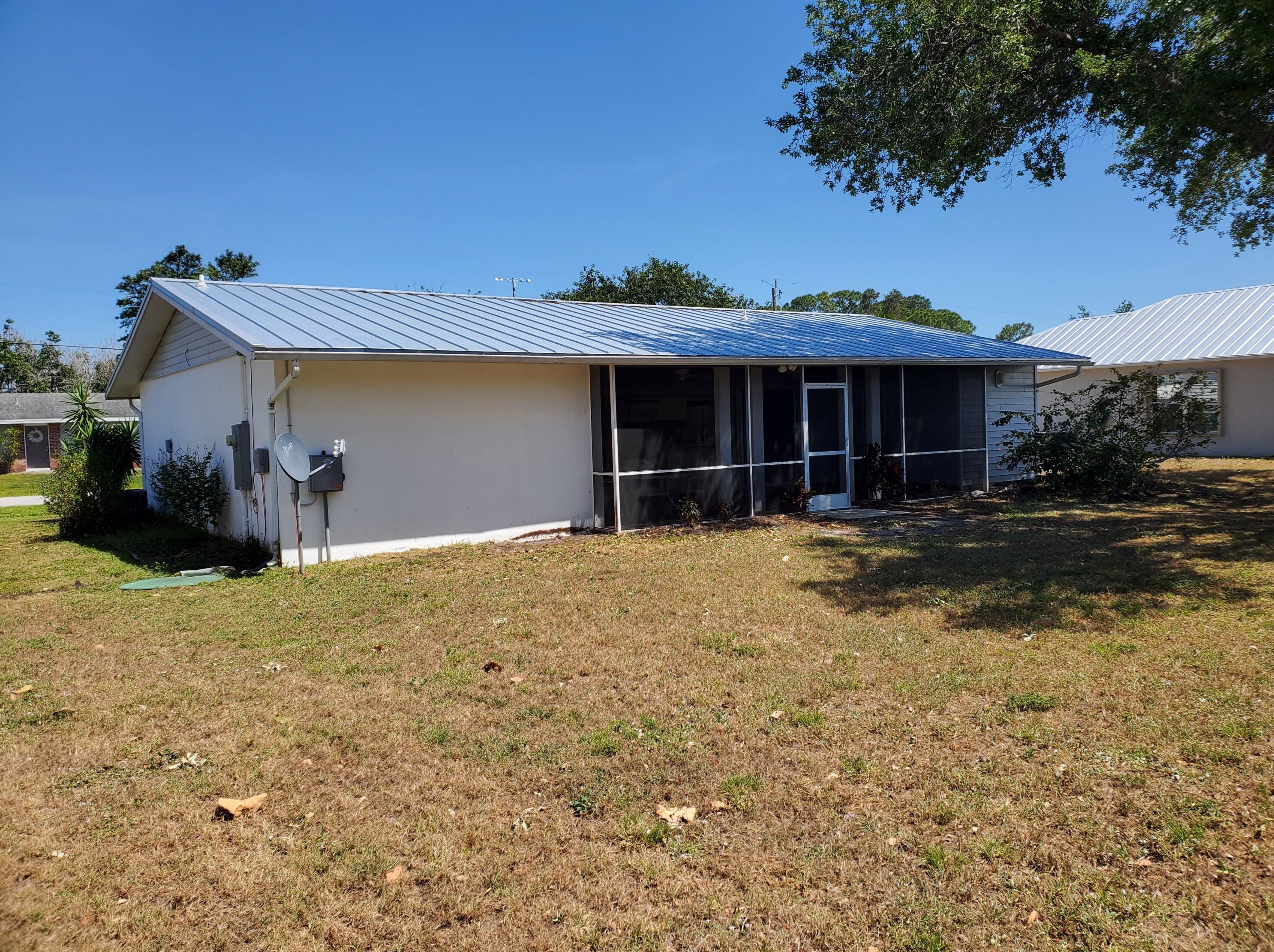 358 Curtis St, Fort Pierce FL 34983-1916 exterior