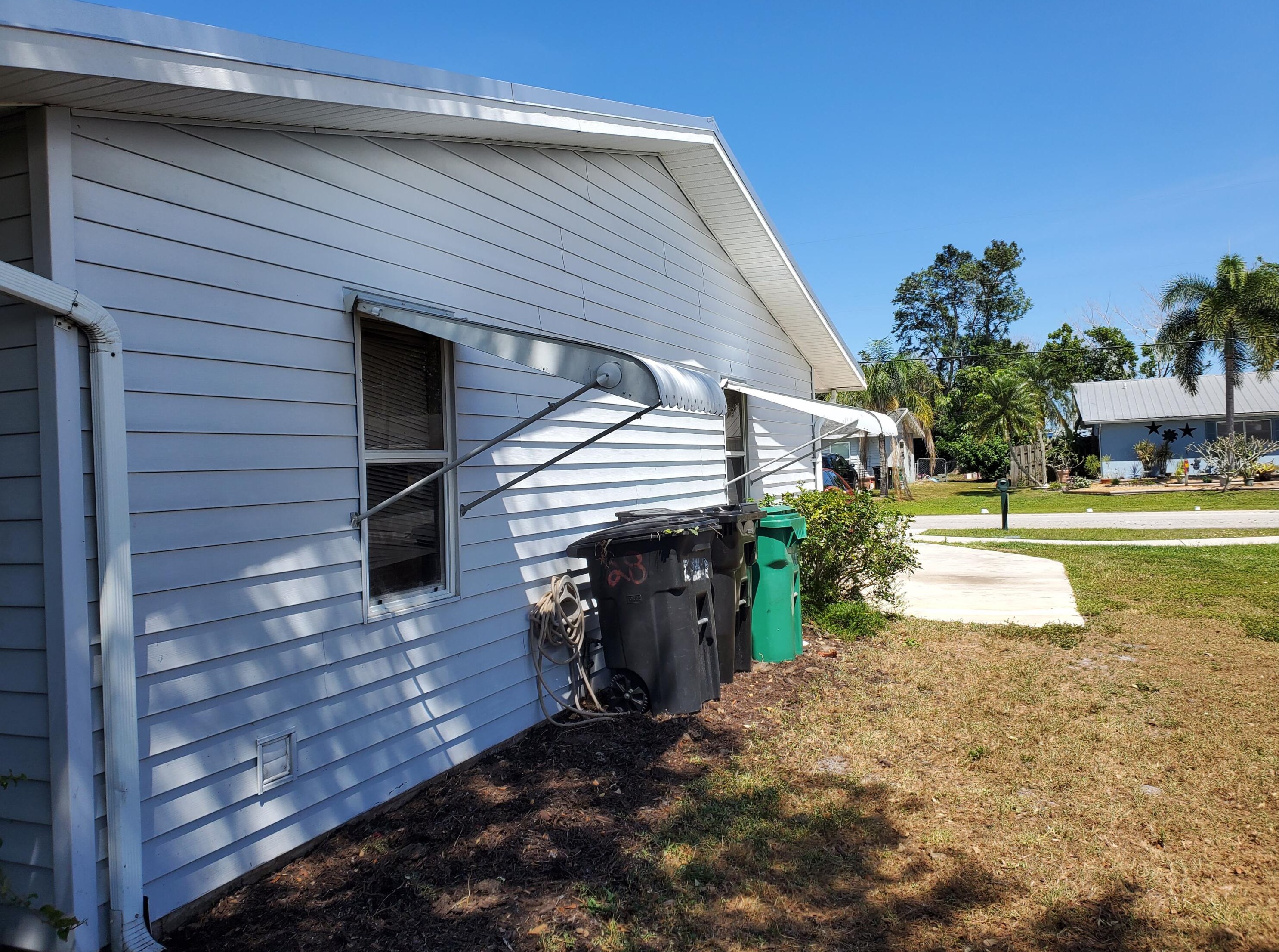 358 Curtis St, Fort Pierce FL 34983-1916 exterior