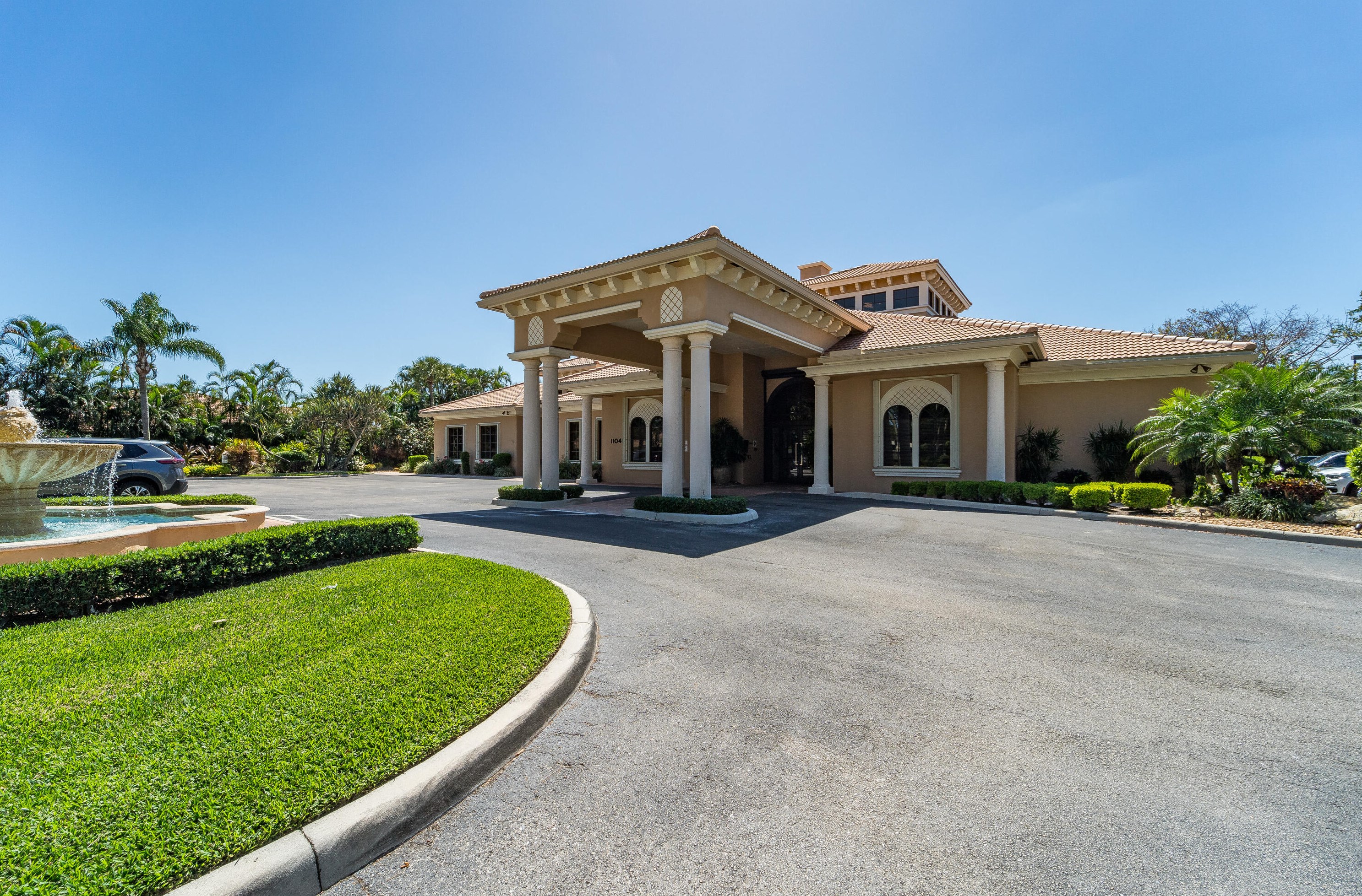 8017 Via Grande, Boynton Beach FL  33437-7522 exterior