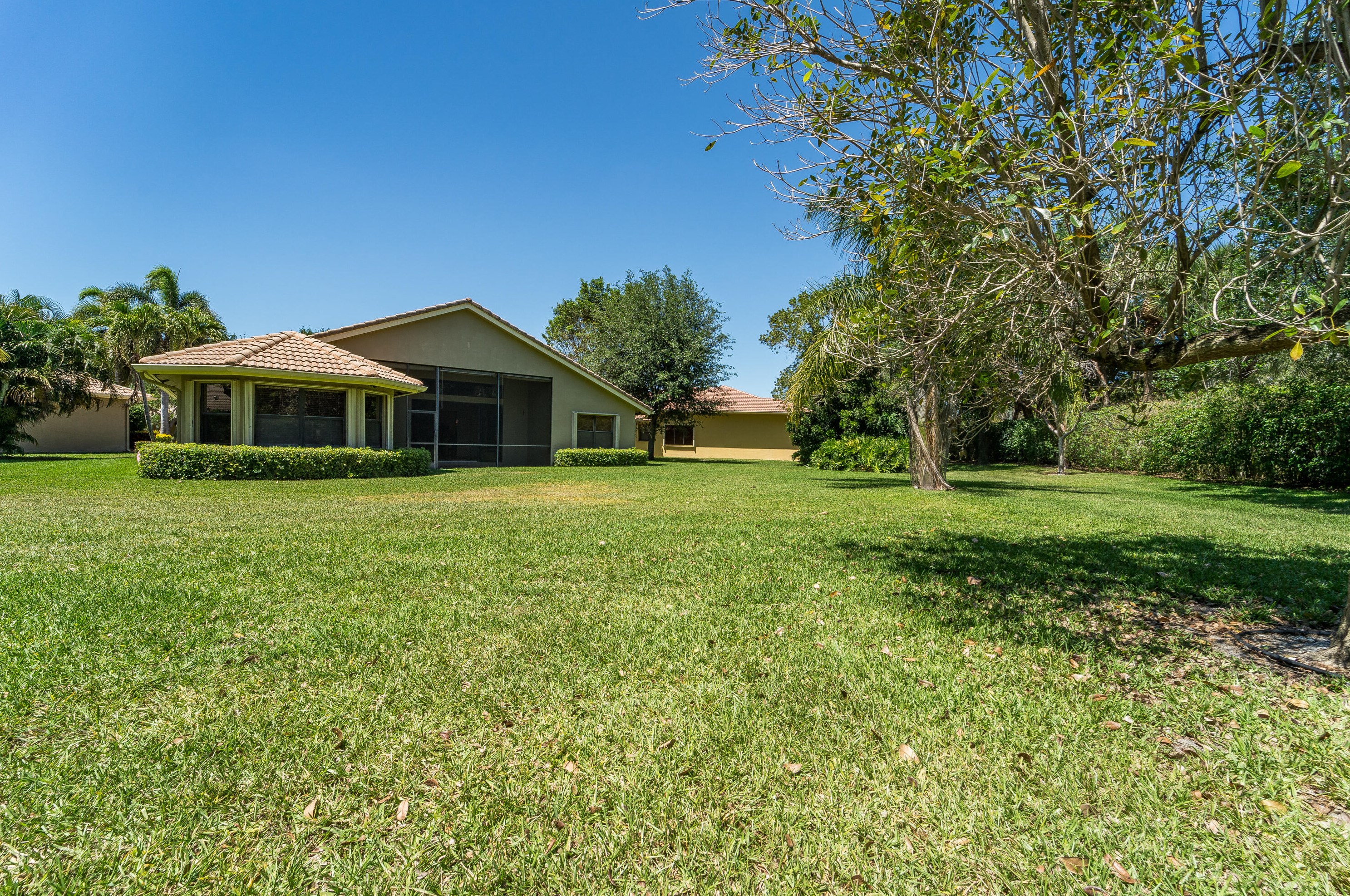 8017 Via Grande, Boynton Beach FL  33437-7522 exterior