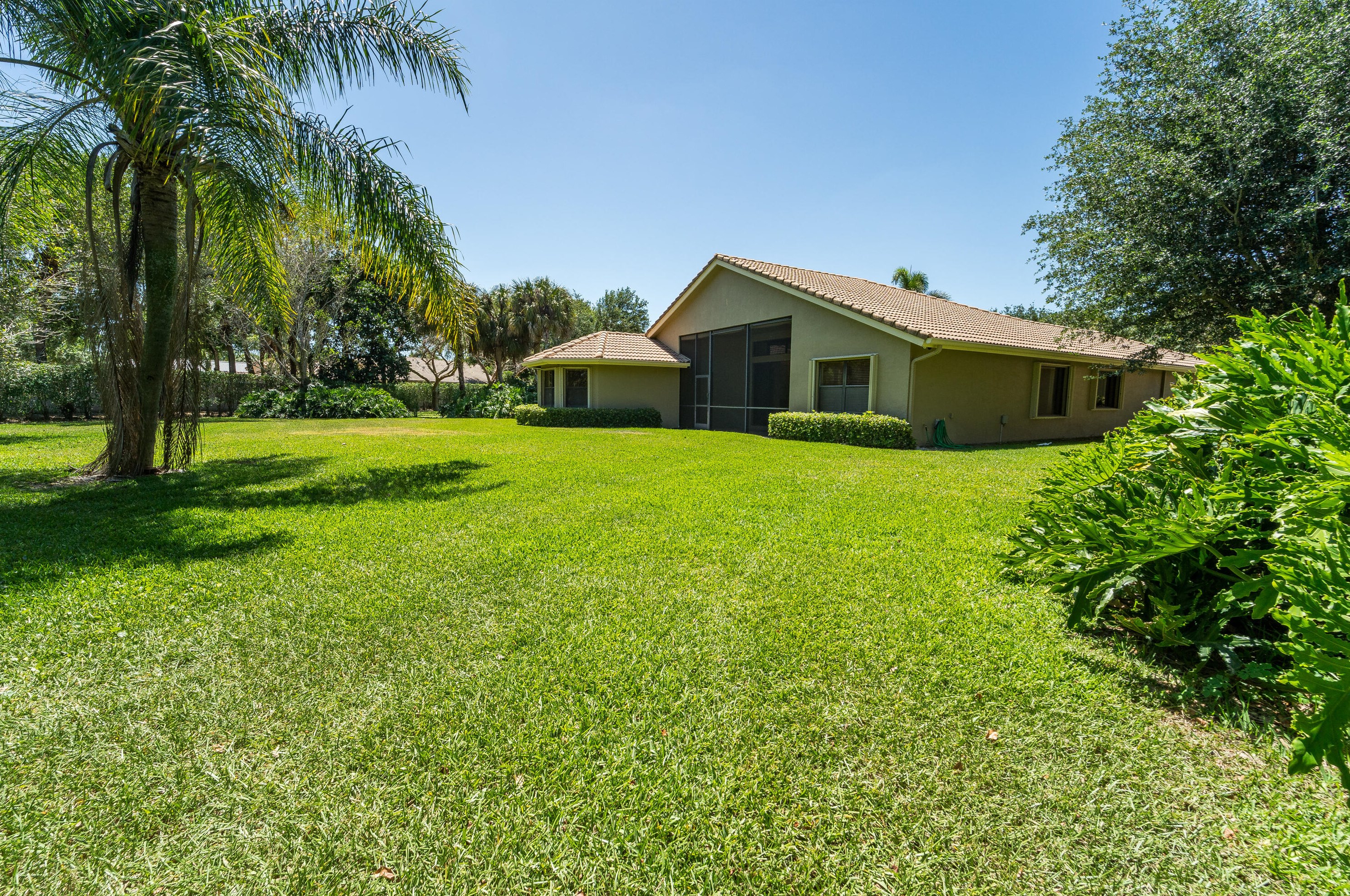 8017 Via Grande, Boynton Beach FL  33437-7522 exterior