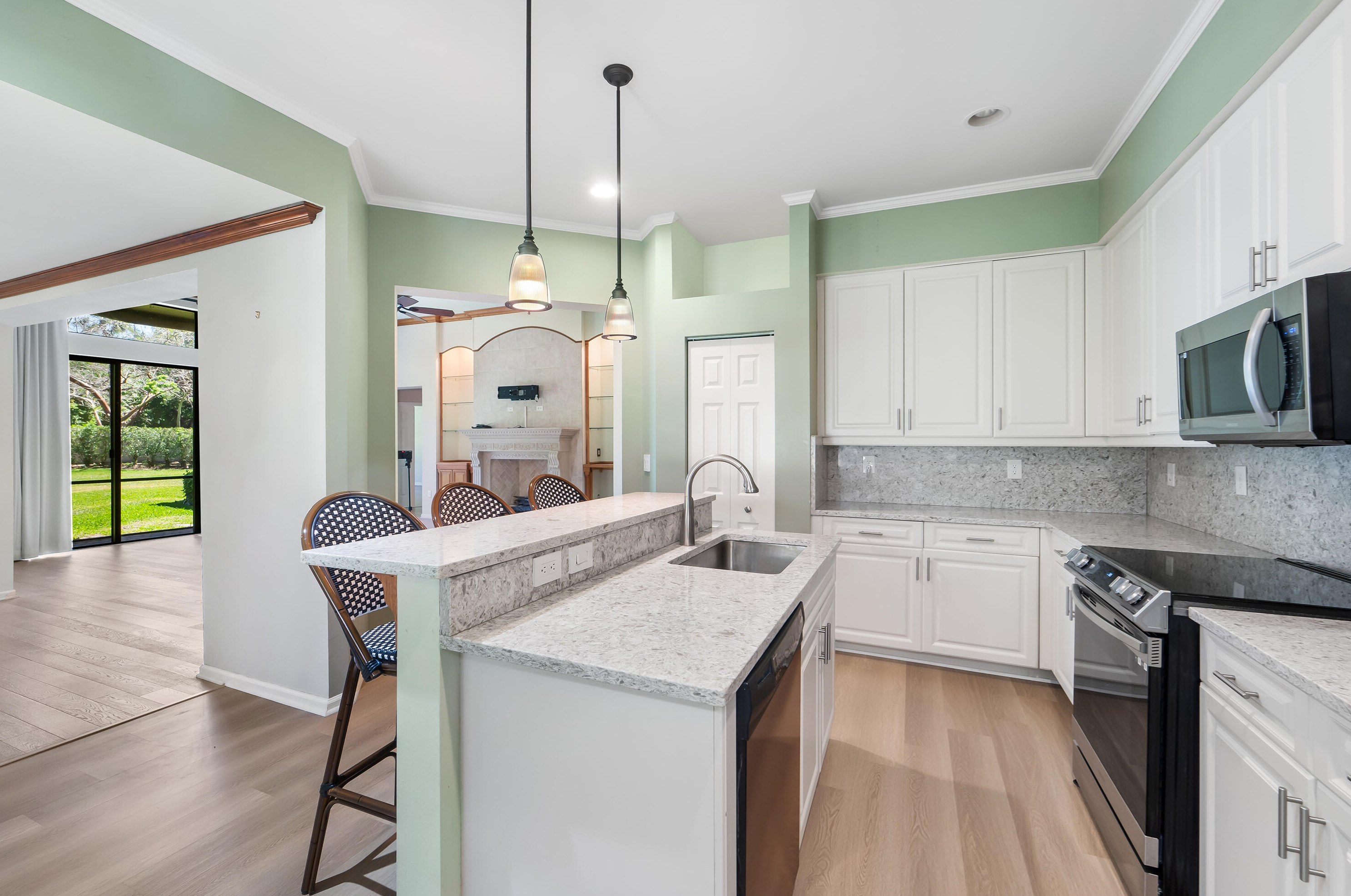 8017 Via Grande, Boynton Beach FL  33437-7522 exterior